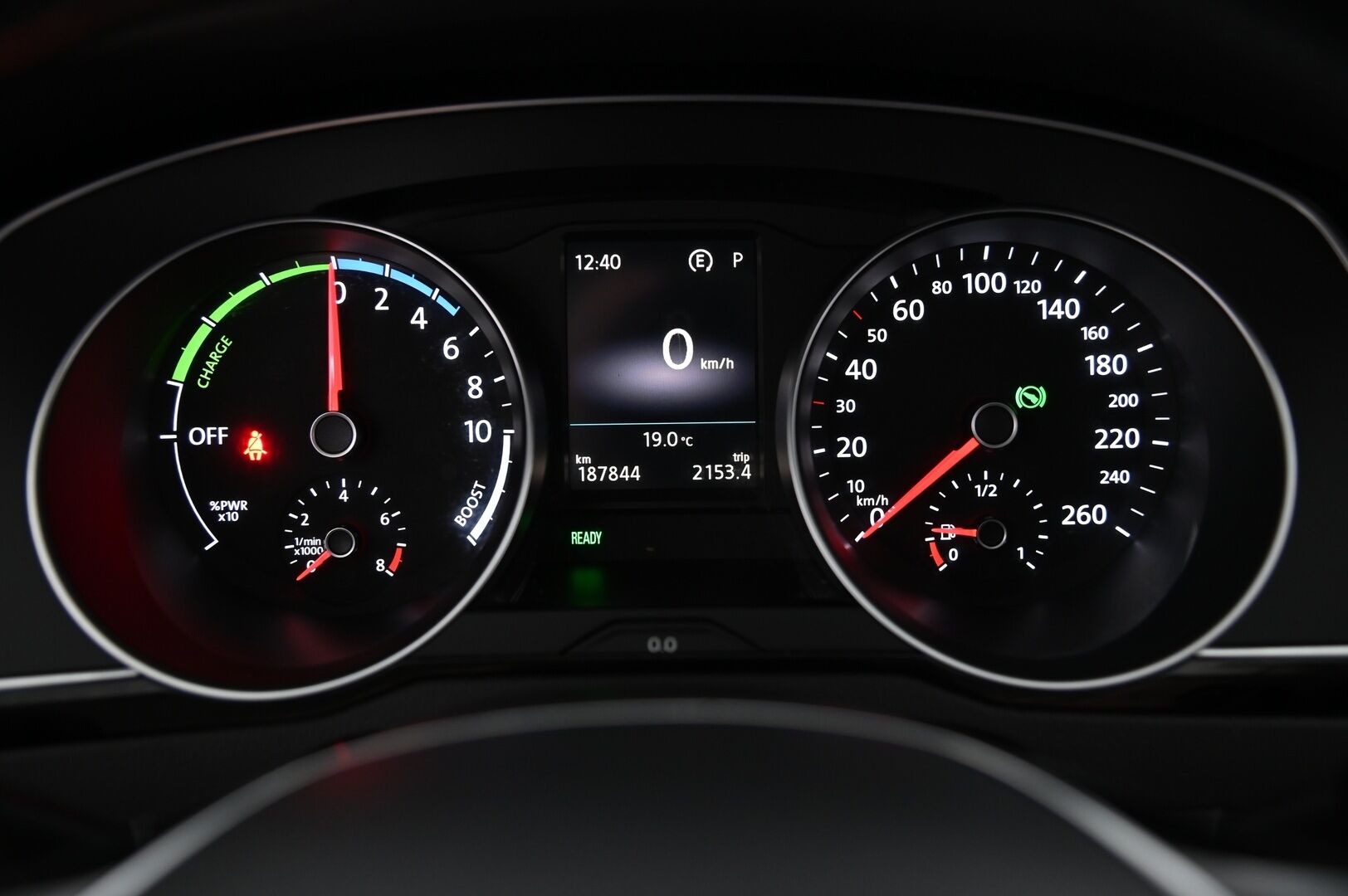 VOLKSWAGEN PASSAT 2017 GTE 1.4 Plug-in Hybrid *ACC/ Ergocomfort kuljettajanistuin / Nahka-alcantara / Koukku / Ambient / Kamera* - Autoon vaihdettu tehtaan takuisiin 13Kw akusto / Mekatroniikka rempattu / Lohkolämmitin + sisätilanlämmitin