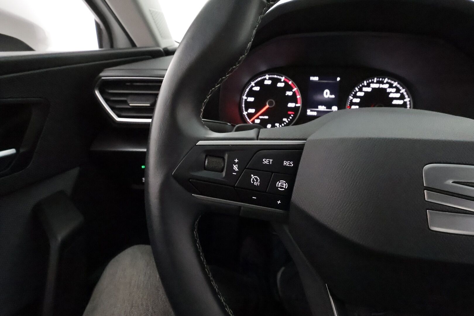 Seat Leon 2021 1,0 eTSI 110 Hybrid Style DSG **1.om Suomi-auto / LED / Apple&Android / Lohko / P.tutkat / Ratinlämmitin**