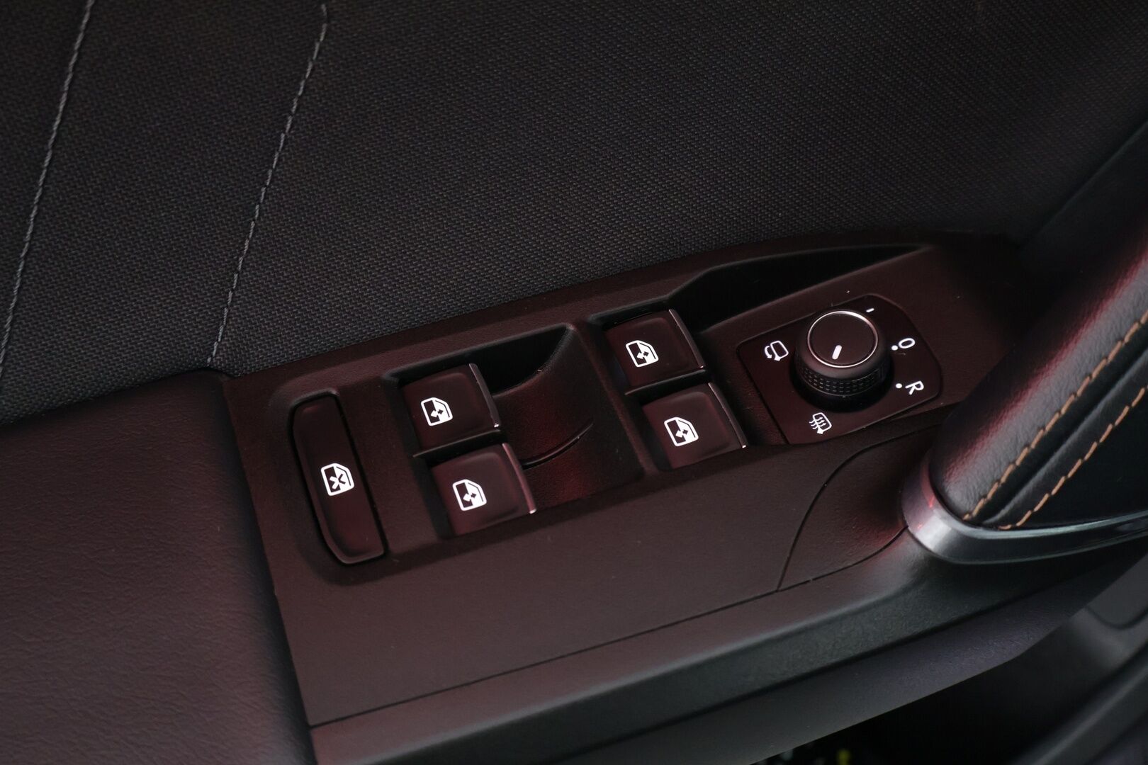 Cupra Formentor 2021 VZ 2,0 TSI 228 kW 4Drive DSG - ACC / Beats Audio / Keyless / 2x Renkaat + vanteet