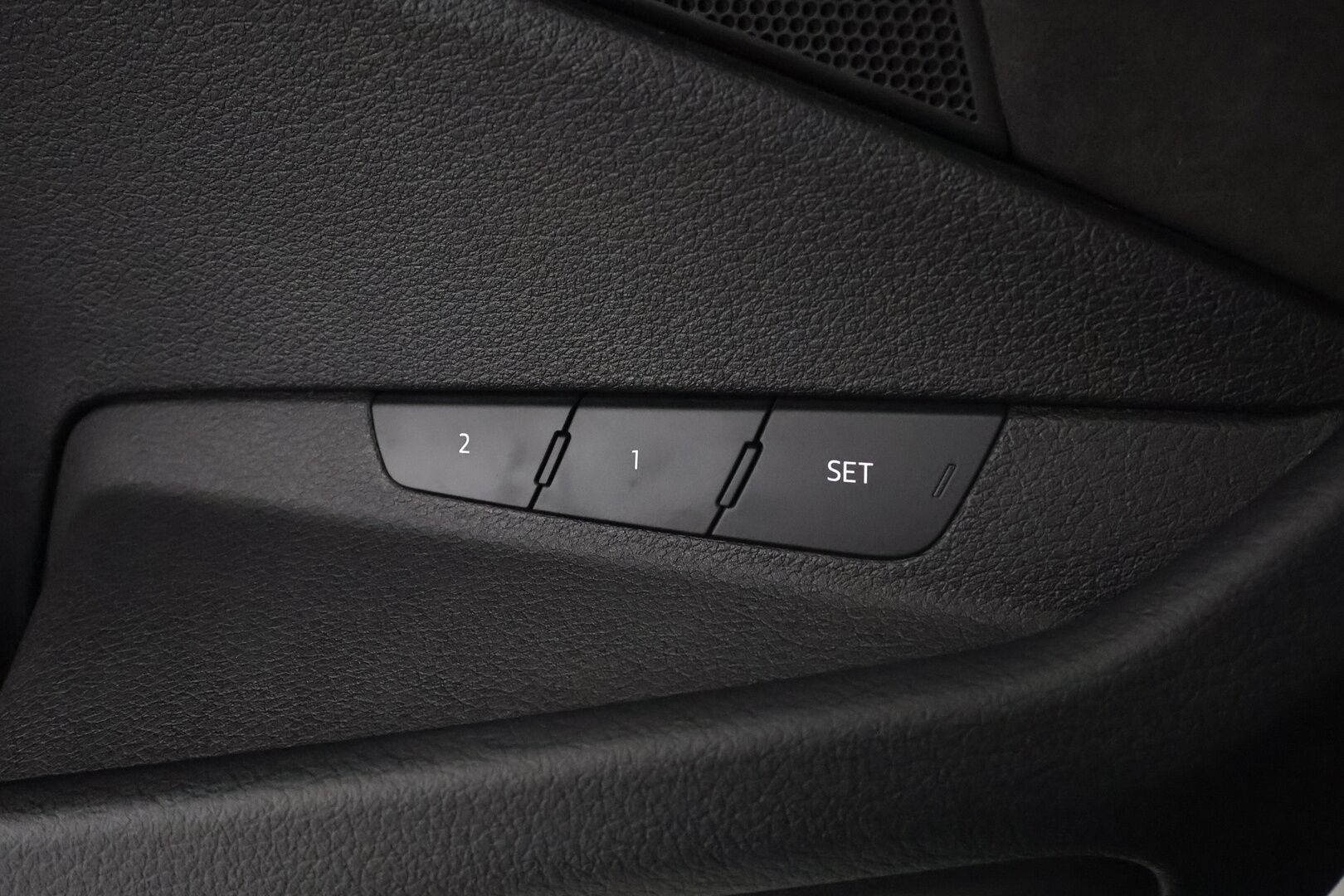 Audi e-tron 2021 50 Quattro Edition Advanced *Sporttipenkit / Kamera / LED / Kaistavahti / Navi* - Suomi-auto 1. omistajalta / Kahdet Audin vanteet / Juuri huollettu / Soh 90,67%