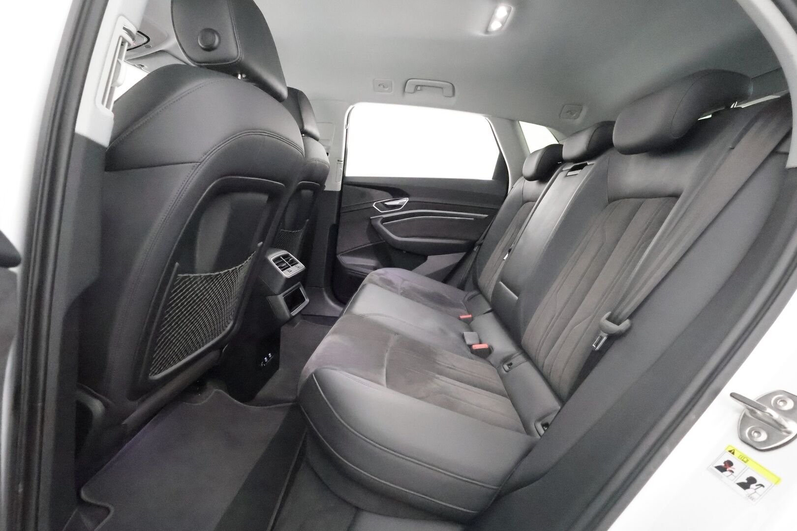 Audi e-tron 2021 50 Quattro Edition Advanced *Sporttipenkit / Kamera / LED / Kaistavahti / Navi* - Suomi-auto 1. omistajalta / Kahdet Audin vanteet / Juuri huollettu / Soh 90,67%