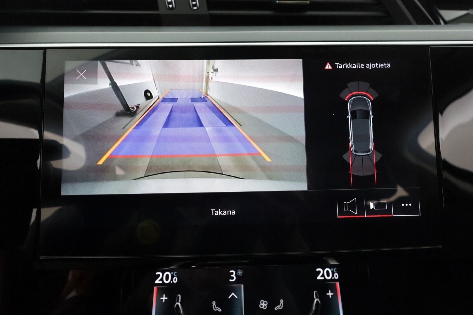Audi e-tron 2021 50 Quattro Edition Advanced *Sporttipenkit / Kamera / LED / Kaistavahti / Navi* - Suomi-auto 1. omistajalta / Kahdet Audin vanteet / Juuri huollettu / Soh 90,67%