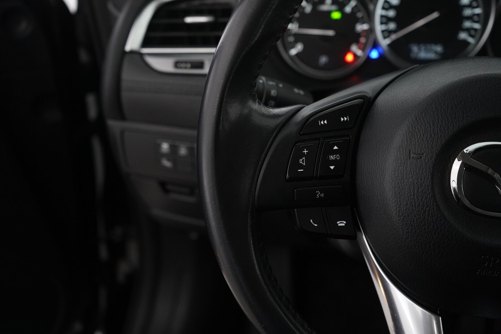 Mazda Mazda6 2016 Sedan 2,2 (150) SKYACTIV-D * Vakkari / Lohko / Tutkat / Navi * - Myydään juuri huollettuna / Kahdet renkaat / Siisti 