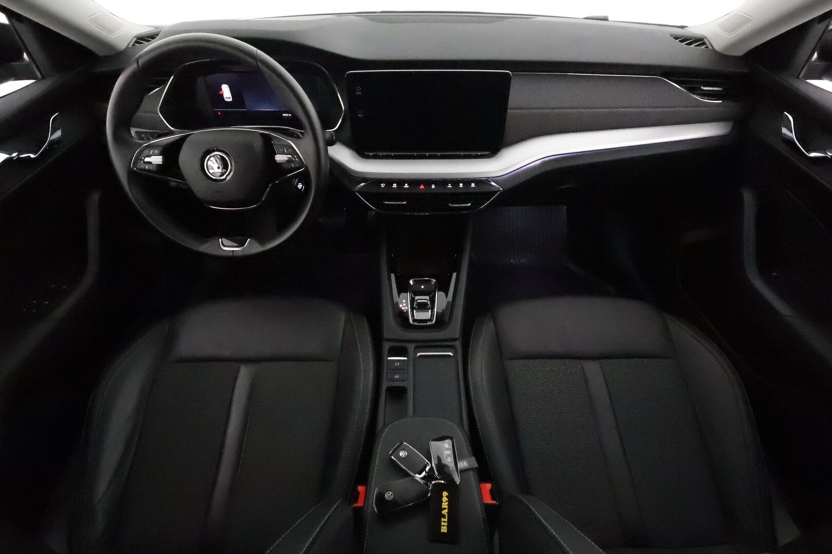 Skoda Octavia 2021 Combi 2,0 TDI 150 Style DSG Autom. **Adapt.vakkari / Webasto / Matrix LED / Muistipenkki / P.kamera / Puolinahat / KeylessGo** - 1.Om Suomi-auto / Kahdet renkaat aluvanteilla / Digimittaristo / Ratinlämmitin / Suksiluukku / Sähköluukku