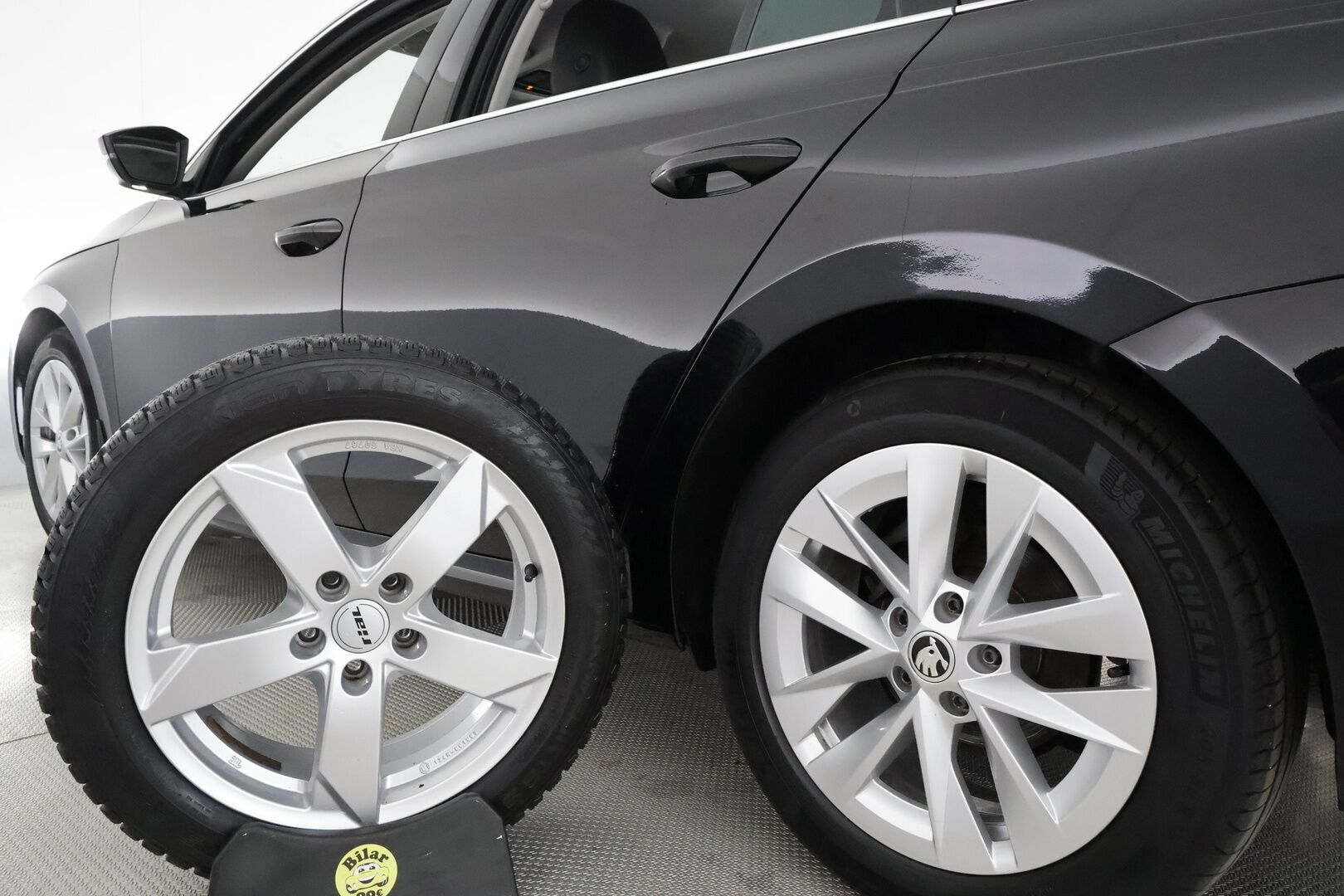 Skoda Octavia 2021 Combi 2,0 TDI 150 Style DSG Autom. **Adapt.vakkari / Webasto / Matrix LED / Muistipenkki / P.kamera / Puolinahat / KeylessGo** - 1.Om Suomi-auto / Kahdet renkaat aluvanteilla / Digimittaristo / Ratinlämmitin / Suksiluukku / Sähköluukku