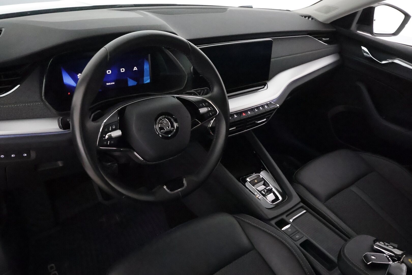 Skoda Octavia 2021 Combi 2,0 TDI 150 Style DSG Autom. **Adapt.vakkari / Webasto / Matrix LED / Muistipenkki / P.kamera / Puolinahat / KeylessGo** - 1.Om Suomi-auto / Kahdet renkaat aluvanteilla / Digimittaristo / Ratinlämmitin / Suksiluukku / Sähköluukku