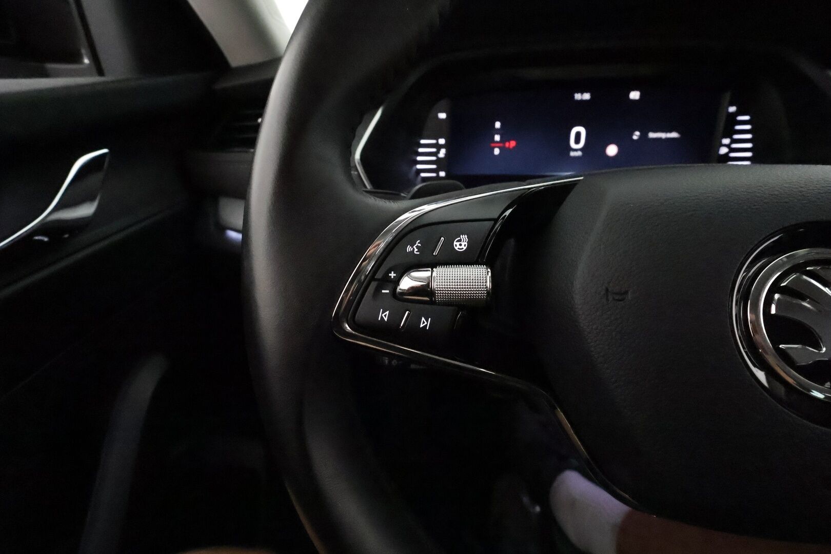Skoda Octavia 2021 Combi 2,0 TDI 150 Style DSG Autom. **Adapt.vakkari / Webasto / Matrix LED / Muistipenkki / P.kamera / Puolinahat / KeylessGo** - 1.Om Suomi-auto / Kahdet ok renkaat aluvanteilla / Viimeisin huolto Tammikuussa 2025 *