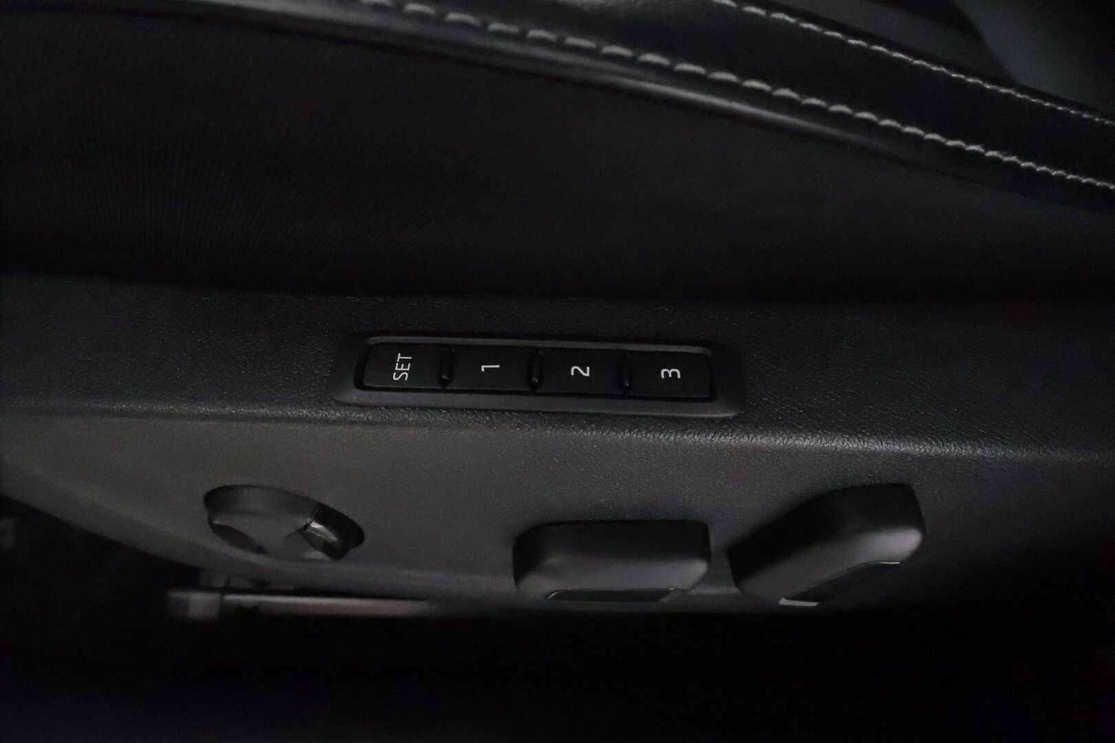Skoda Octavia 2021 Combi 2,0 TDI 150 Style DSG Autom. **Adapt.vakkari / Webasto / Matrix LED / Muistipenkki / P.kamera / Puolinahat / KeylessGo** - 1.Om Suomi-auto / Kahdet renkaat aluvanteilla / Digimittaristo / Ratinlämmitin / Suksiluukku / Sähköluukku