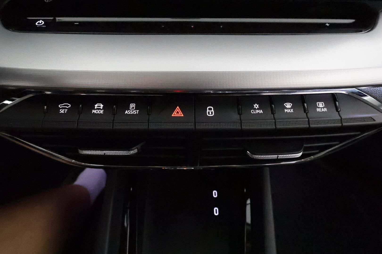 Skoda Octavia 2021 Combi 2,0 TDI 150 Style DSG Autom. **Adapt.vakkari / Webasto / Matrix LED / Muistipenkki / P.kamera / Puolinahat / KeylessGo** - 1.Om Suomi-auto / Kahdet renkaat aluvanteilla / Digimittaristo / Ratinlämmitin / Suksiluukku / Sähköluukku