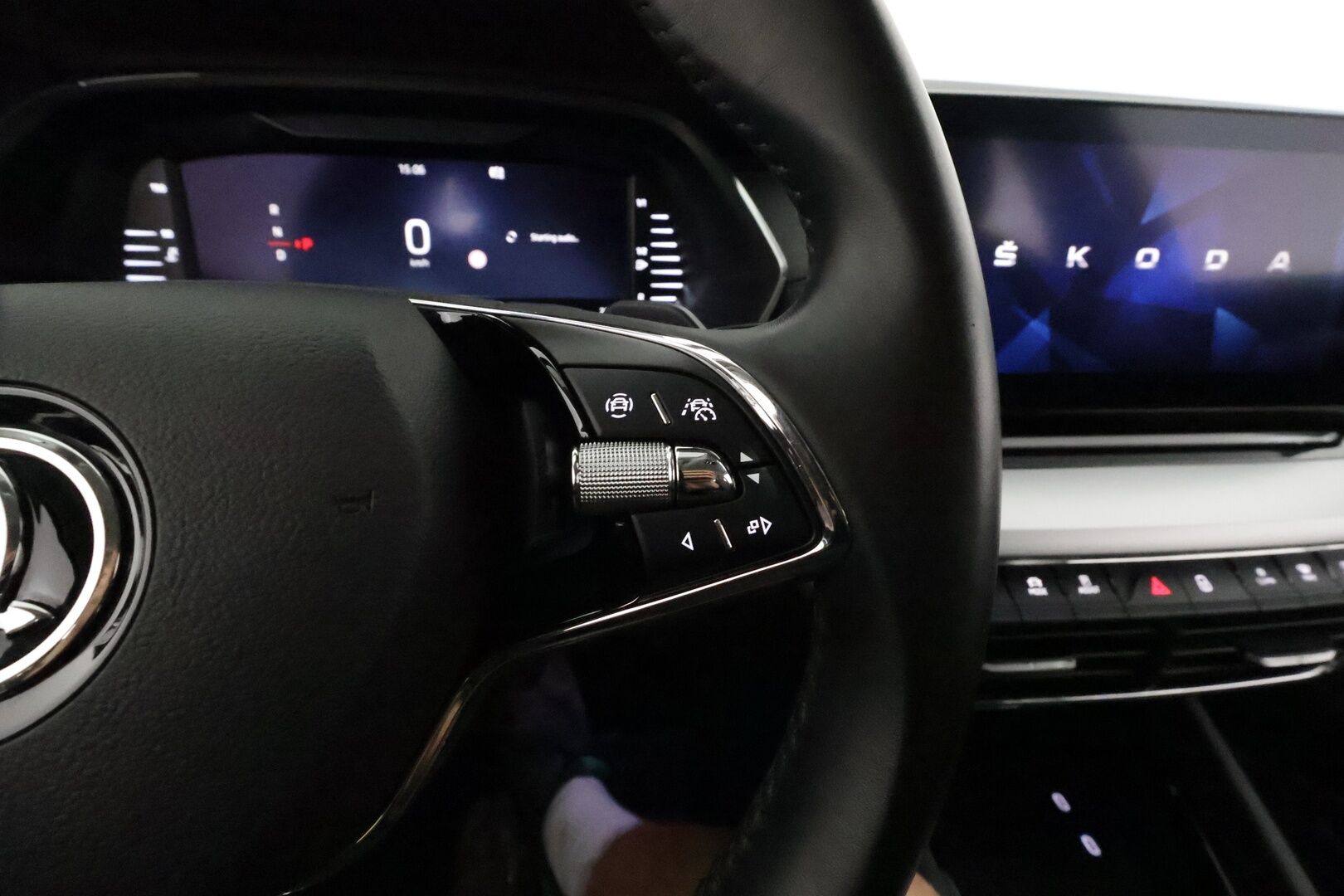 Skoda Octavia 2021 Combi 2,0 TDI 150 Style DSG Autom. **Adapt.vakkari / Webasto / Matrix LED / Muistipenkki / P.kamera / Puolinahat / KeylessGo** - 1.Om Suomi-auto / Kahdet renkaat aluvanteilla / Digimittaristo / Ratinlämmitin / Suksiluukku / Sähköluukku