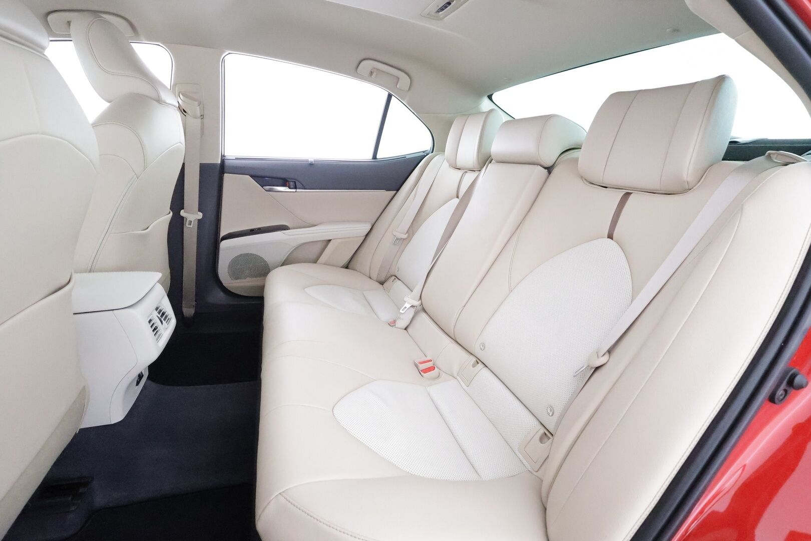 Toyota Camry 2021 2,5 Hybrid Premium Business - 1Om Suomiauto | JBL Audio | HUD | ACC | Peruutuskamera | Merkkihuollot | Vaalea Nahkasisusta | Lohko&Sisäp. | SUPERVARUSTEET!