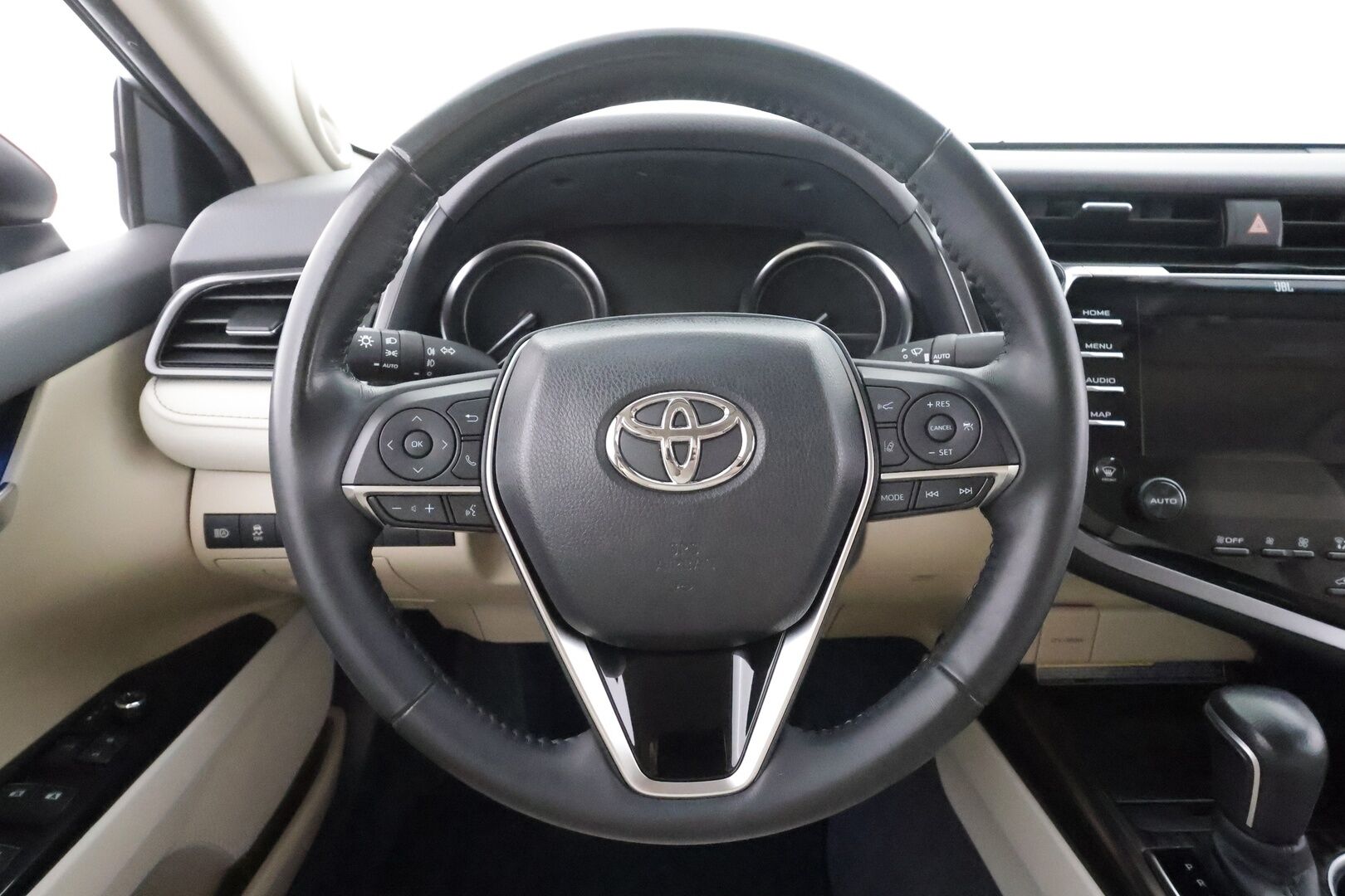 Toyota Camry 2021 2,5 Hybrid Premium Business - 1Om Suomiauto | JBL Audio | HUD | ACC | Peruutuskamera | Merkkihuollot | Vaalea Nahkasisusta | Lohko&Sisäp. | SUPERVARUSTEET!