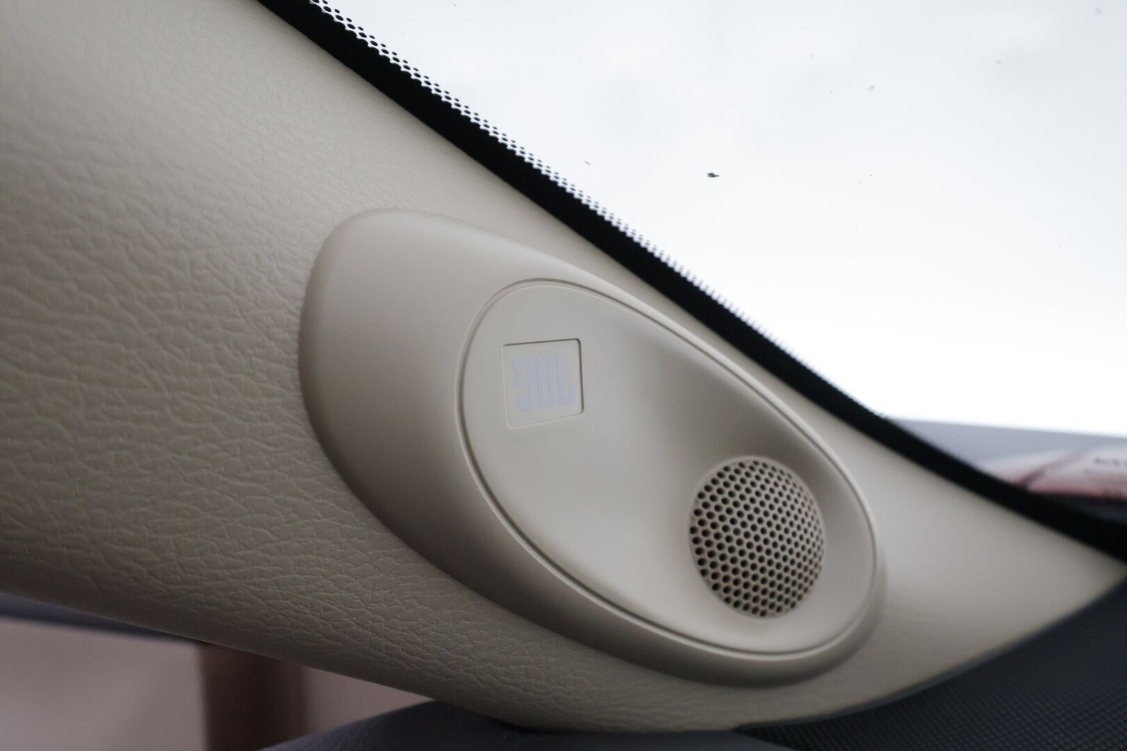 Toyota Camry 2021 2,5 Hybrid Premium Business - 1Om Suomiauto | JBL Audio | HUD | ACC | Peruutuskamera | Merkkihuollot | Vaalea Nahkasisusta | Lohko&Sisäp. | SUPERVARUSTEET!