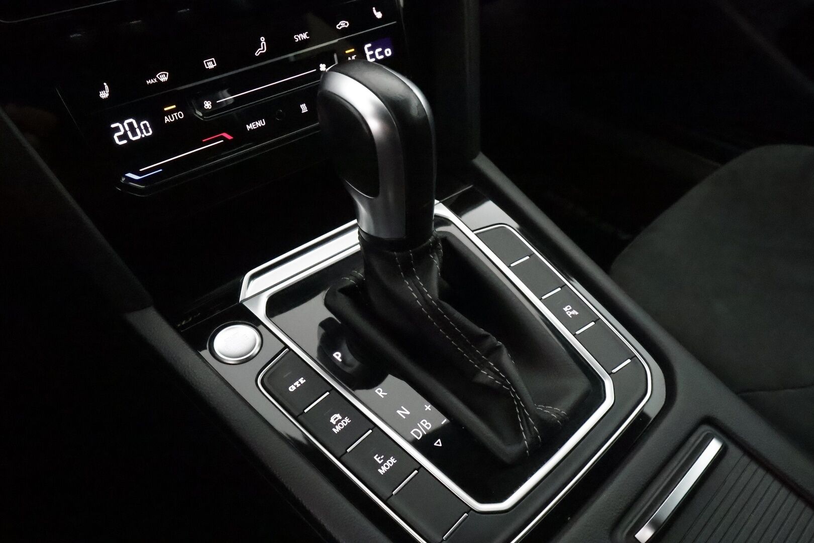 Volkswagen Arteon 2021 Shooting Brake R-Line eHybrid 160 kW DSG-automaatti - Suomiauto / Webasto / Matrix LED / Adapt.Vakkari / HUD / 360-Kamera / Nahka-Alcantara / Facelift / Huippuvarusteet!