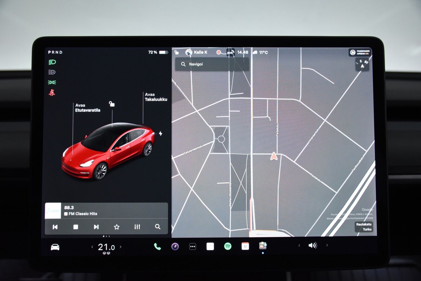 Tesla Model 3 2019 Long-Range Dual Motor AWD / Autopilot / P-Kamera / Premium Audio / Nahat / Lasikatto / Autopilot / - Kahdet renkaat omilla aluvanteilla / Akku kuntotarkistettu