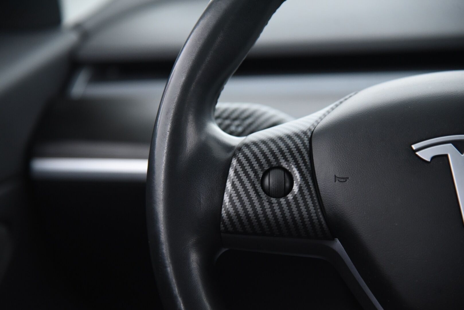 Tesla Model 3 2019 Long-Range Dual Motor AWD / Autopilot / P-Kamera / Premium Audio / Nahat / Lasikatto / Autopilot / - Kahdet renkaat omilla aluvanteilla / Akku kuntotarkistettu