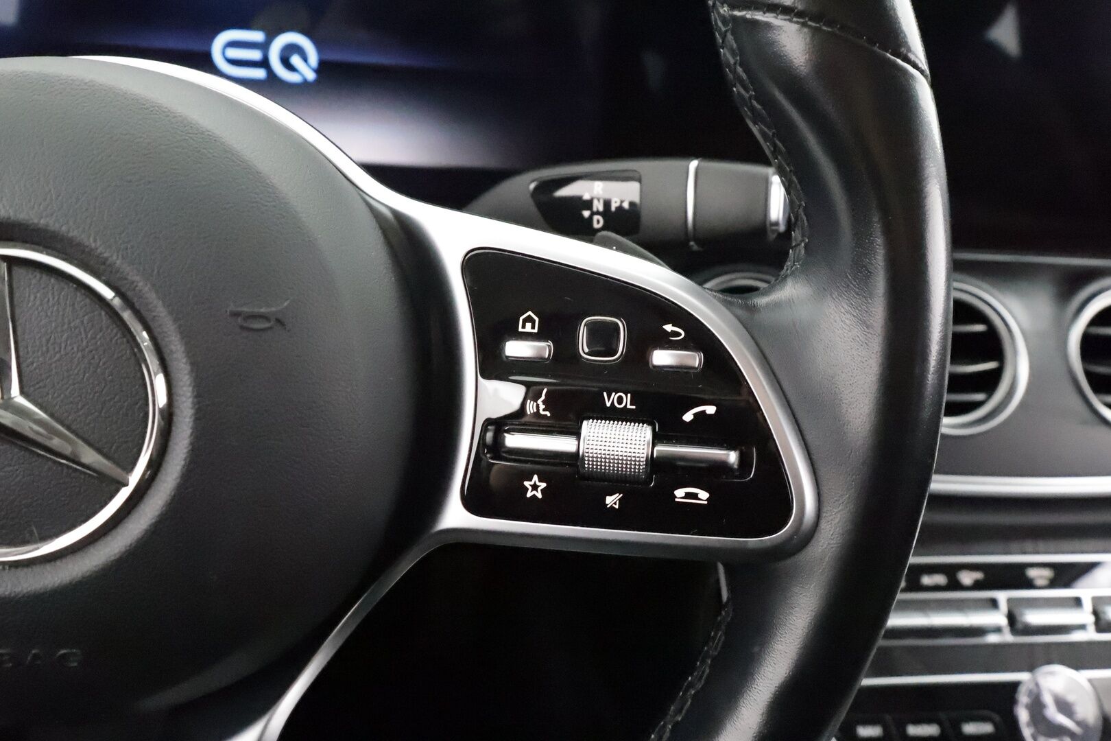 Mercedes-Benz E 2020 300 de A Business Avantgarde EQ Power * Distronic+ / Multibeam / P.kamera / Sportpenkit / Koukku / Burmester / Navi * - 2x Latauskaapelit