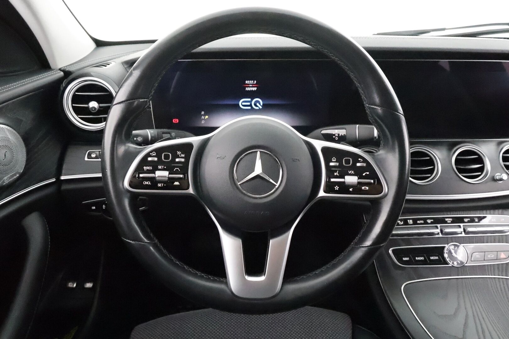 Mercedes-Benz E 2020 300 de A Business Avantgarde EQ Power * Distronic+ / Multibeam / P.kamera / Sportpenkit / Koukku / Burmester / Navi * - 2x Latauskaapelit