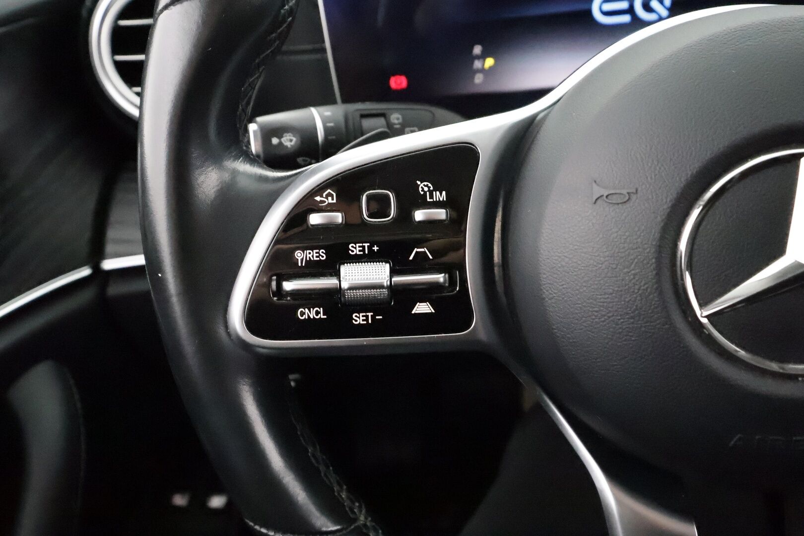 Mercedes-Benz E 2020 300 de A Business Avantgarde EQ Power * Distronic+ / Multibeam / P.kamera / Sportpenkit / Koukku / Burmester / Navi * - 2x Latauskaapelit