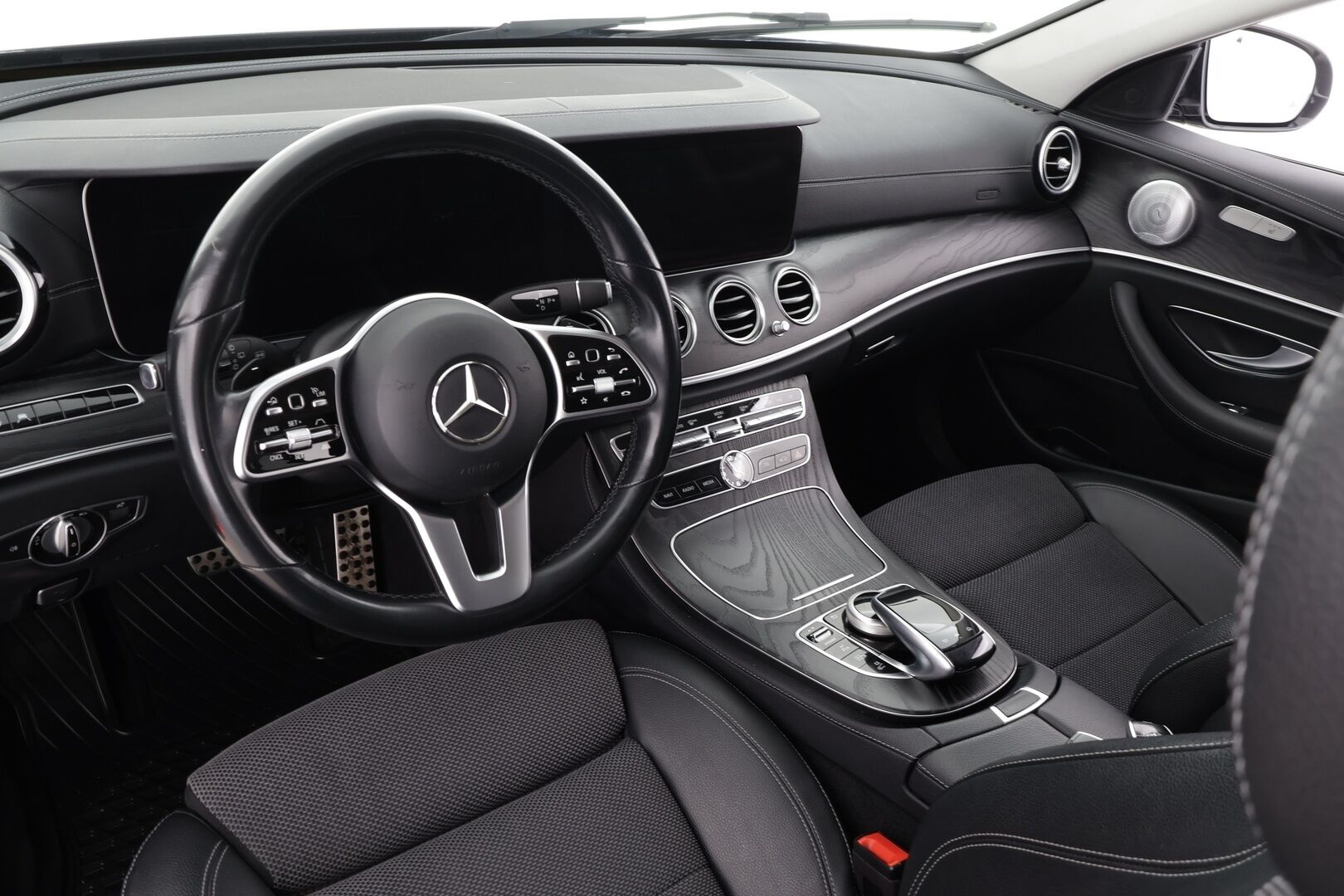 Mercedes-Benz E 2020 300 de A Business Avantgarde EQ Power * Distronic+ / Multibeam / P.kamera / Sportpenkit / Koukku / Burmester / Navi * - 2x Latauskaapelit - HULLU BLACKWEEK KORKOTARJOUS 2,49%