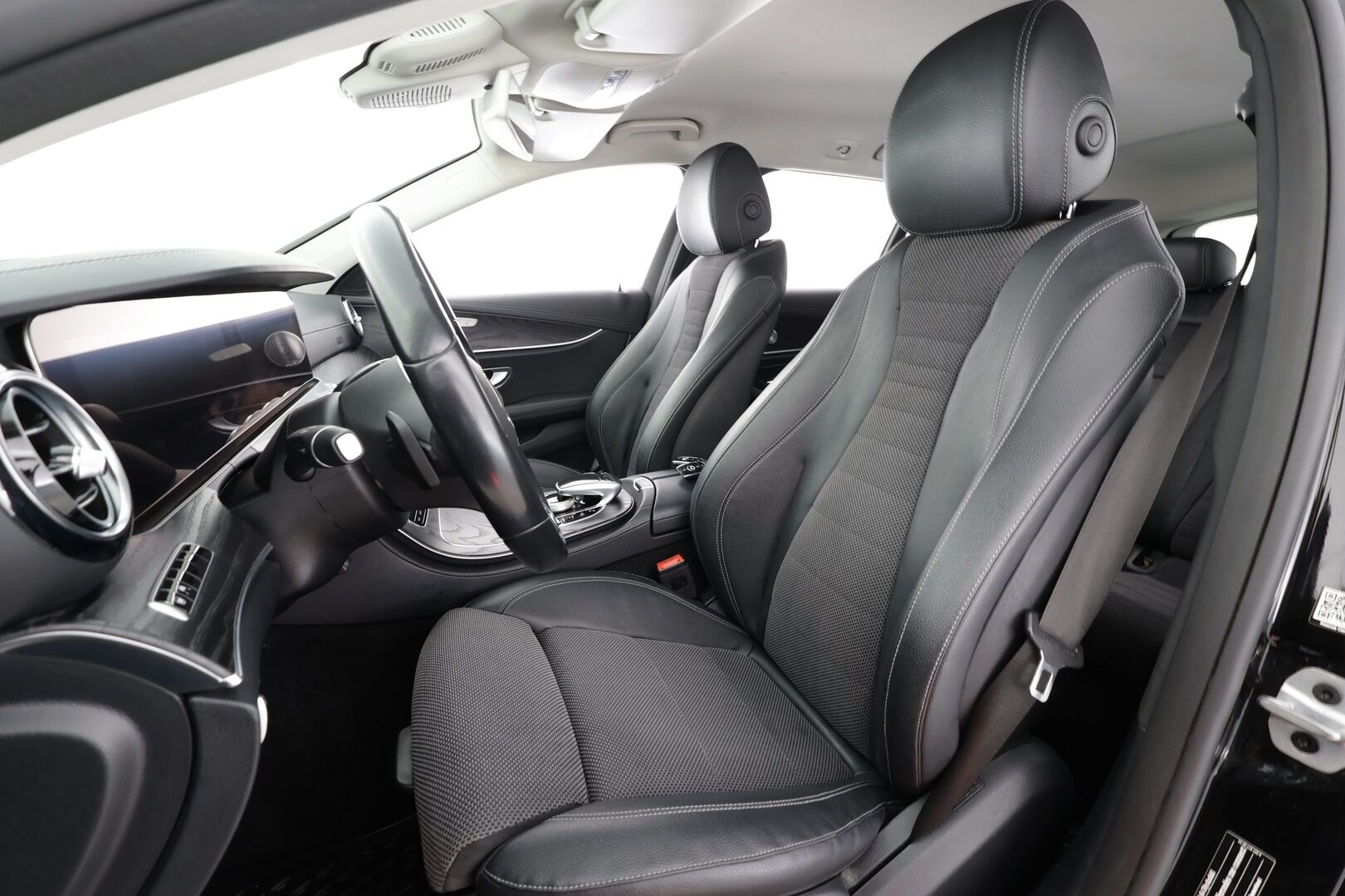 Mercedes-Benz E 2020 300 de A Business Avantgarde EQ Power * Burmester / Distronic+ / Multibeam / P.kamera / Sportpenkit / Koukku / Navi * - Huippuvarusteltu - HULLUT AVAJAISHULINAT KORKOTARJOUS 3,29 %