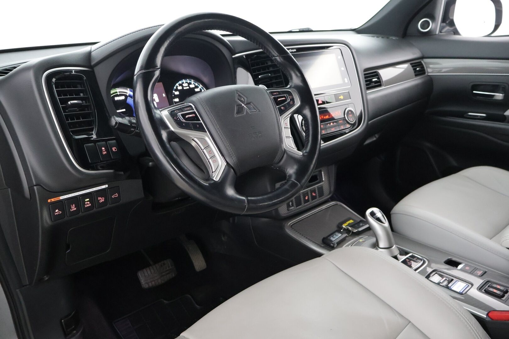 Mitsubishi Outlander 2019 2.4 Instyle Business 13kWh 4WD - *Adapt.Vak / Vetokoukku / Vaaleat Nahat / 360 Kamera / BLIS / CarPlay*