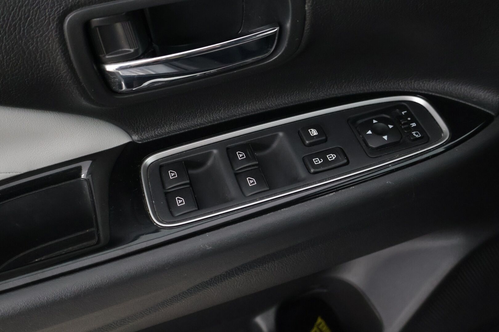 Mitsubishi Outlander 2019 2.4 Instyle Business 13kWh 4WD - *Adapt.Vak / Vetokoukku / Vaaleat Nahat / 360 Kamera / BLIS / CarPlay*