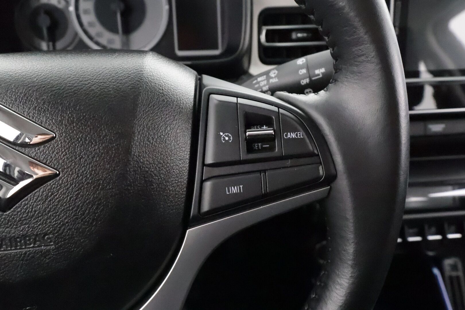 Suzuki Ignis 2021 1,2 DUALJET 4WD GLX 5MT HYBRID * Suomi-auto / Vakkari / P.kamera / LED / Navi / Lohkolämmitin * - Kahdet renkaat aluvanteilla / Merkkihuollettu - HULLU BLACKWEEK KORKOTARJOUS 2,49%