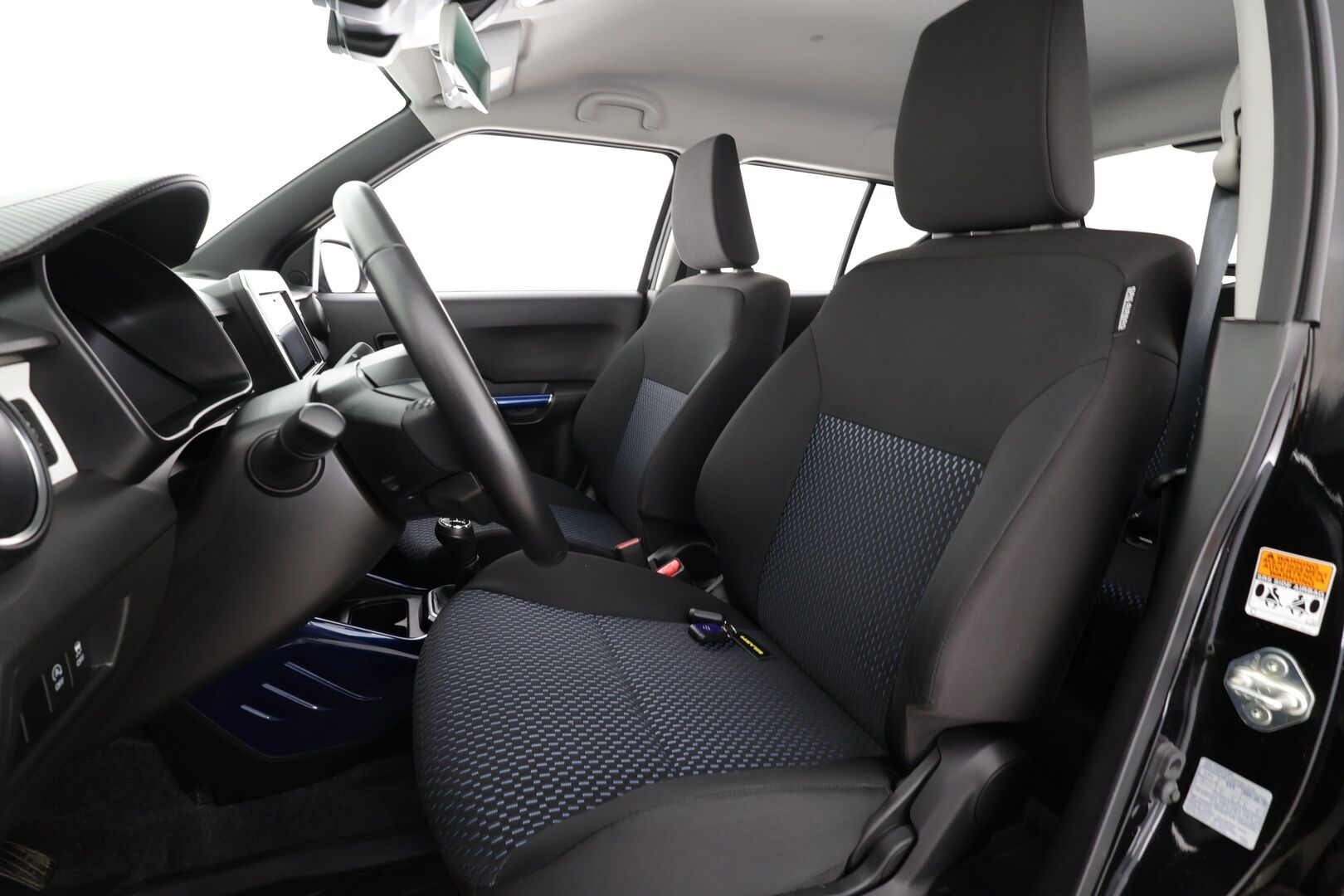 Suzuki Ignis 2021 1,2 DUALJET 4WD GLX 5MT HYBRID * Suomi-auto / Vakkari / P.kamera / LED / Navi / Lohkolämmitin * - Kahdet renkaat aluvanteilla / Merkkihuollettu