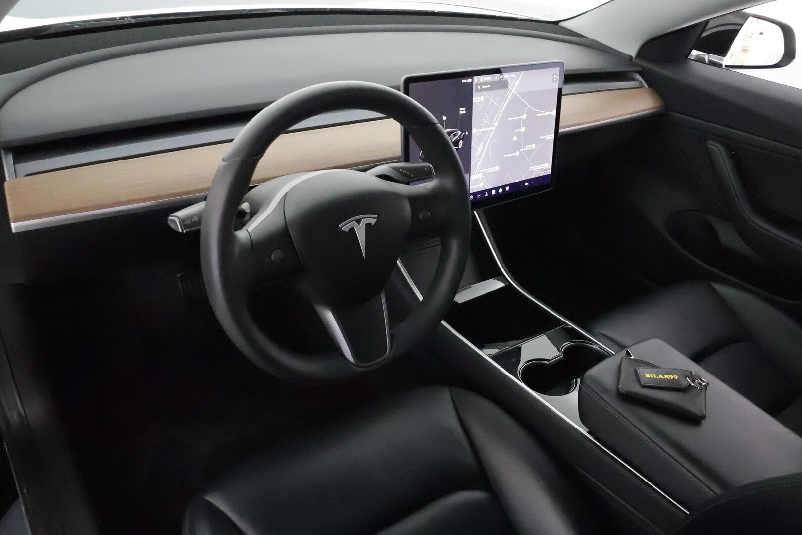 Tesla Model 3 2020 Long Range Dual Motor AWD *Adapt.vakkari / Lasikatto / Premium Audio / Autopilot / Nahkasisusta / P.kamera* - Juuri katsastettu! / Kahdet renkaat aluvanteilla