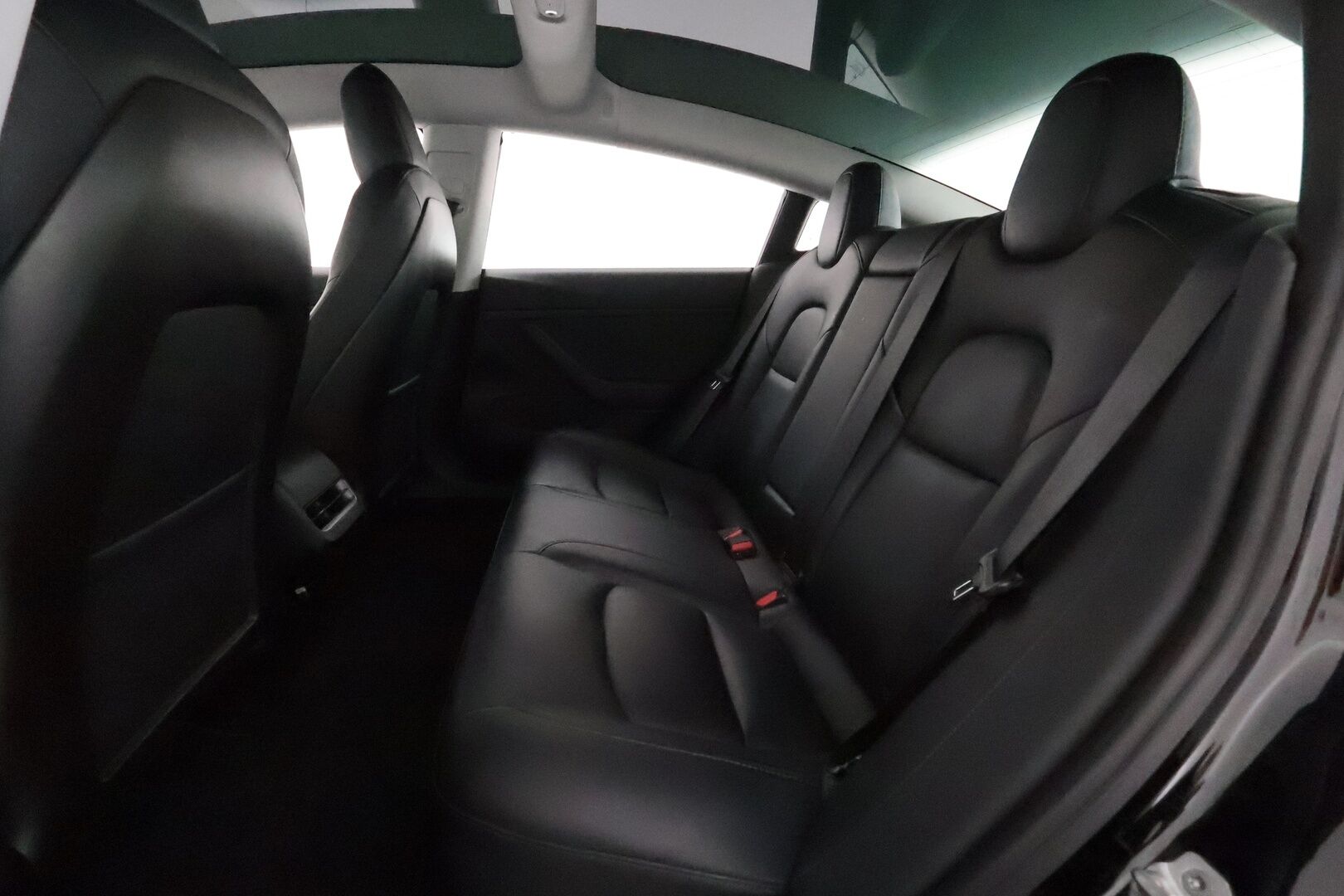 Tesla Model 3 2020 Long Range Dual Motor AWD *Adapt.vakkari / Lasikatto / Premium Audio / Autopilot / Nahkasisusta / P.kamera* - Juuri katsastettu! / Kahdet renkaat aluvanteilla