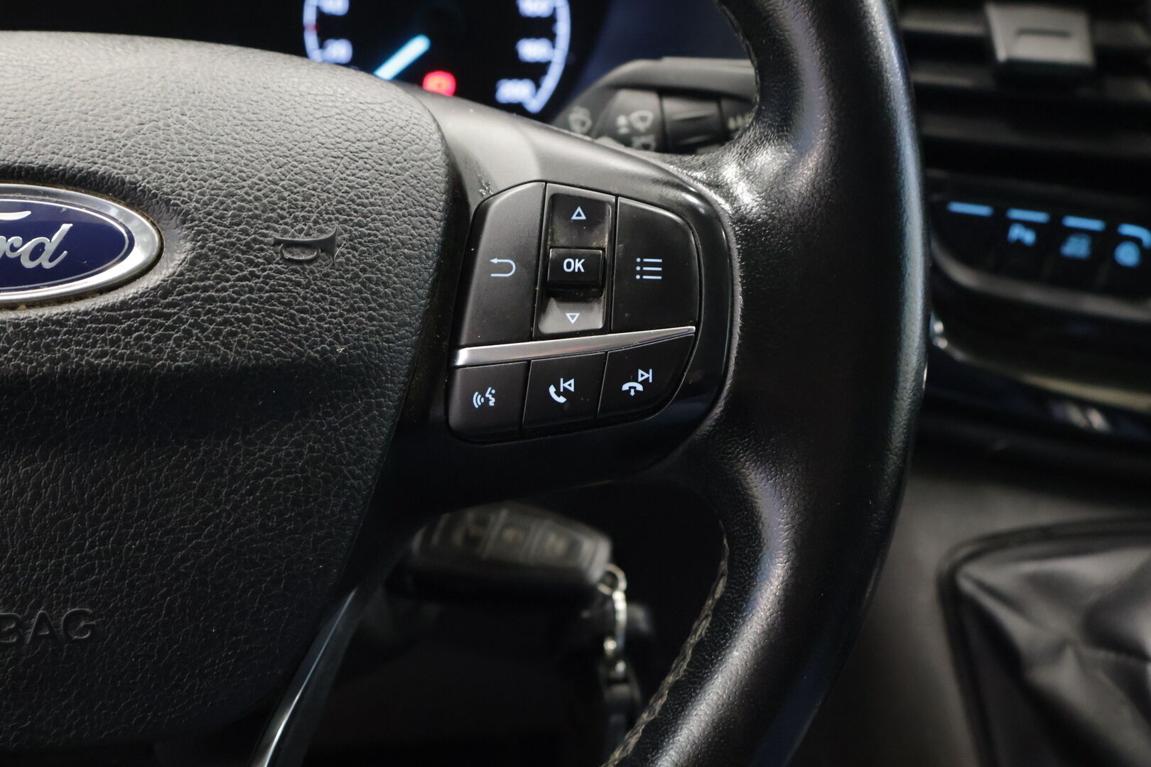 Ford Transit 2021 Van 350 2,0 TDCi 170 hv M6 Neliveto Trail L3H2 4,1 *1.OM Suomi-auto / Webasto / P.Kamera / ALV-väh. / Merkkihuollettu* - *2x Renkaat / Nahat / Työkaluhylly / Kylkiputket / Led-lisävalot* - HULLUT AVAJAISHULINAT KORKOTARJOUS 3,29 %