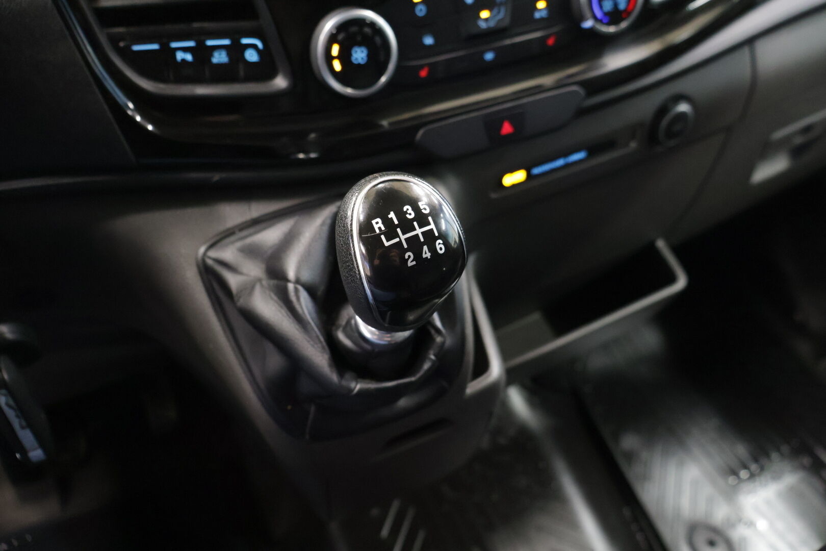 Ford Transit 2021 Van 350 2,0 TDCi 170 hv M6 Neliveto Trail L3H2 4,1 *1.OM Suomi-auto / Webasto / P.Kamera / ALV-väh. / Merkkihuollettu* - *2x Renkaat / Nahat / Työkaluhylly / Kylkiputket / Led-lisävalot* - HULLUT AVAJAISHULINAT KORKOTARJOUS 3,29 %