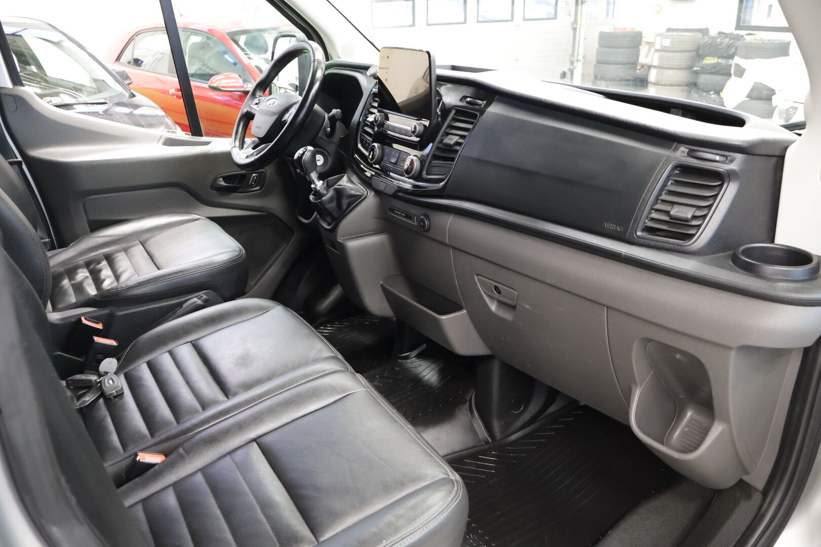 Ford Transit 2021 Van 350 2,0 TDCi 170 hv M6 Neliveto Trail L3H2 4,1 *1.OM Suomi-auto / Webasto / P.Kamera / ALV-väh. / Merkkihuollettu* - *2x Renkaat / Nahat / Työkaluhylly / Kylkiputket / Led-lisävalot* - HULLUT AVAJAISHULINAT KORKOTARJOUS 3,29 %