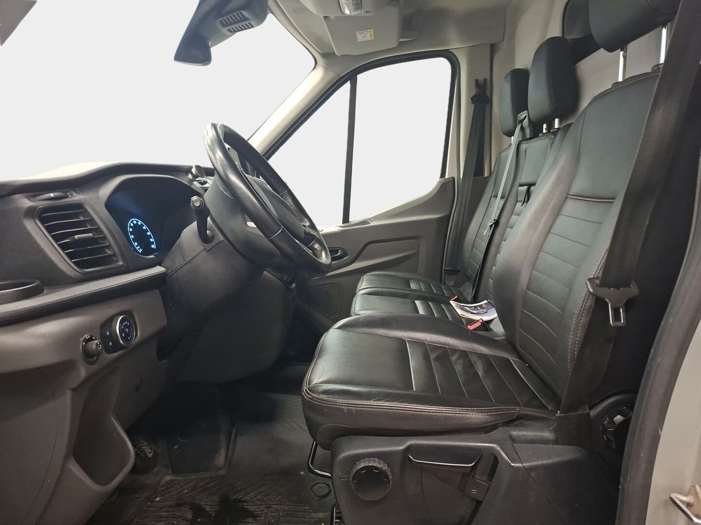 Ford Transit 2021 Van 350 2,0 TDCi 170 hv M6 Neliveto Trail L3H2 4,1 **ALV-vähennyskelpoinen / 1.Omisteinen / Merkkihuollettu / Webasto / Lohkolämmitin * - ALV-vähennyskelpoinen / 1.Omisteinen / Merkkihuollettu / 2 renkaat / Työkaluhylly / Kylkiputket / Valurauta / Led-lisävalot* - HULLU BLACKWEEK KORKOTARJOUS 2,49%