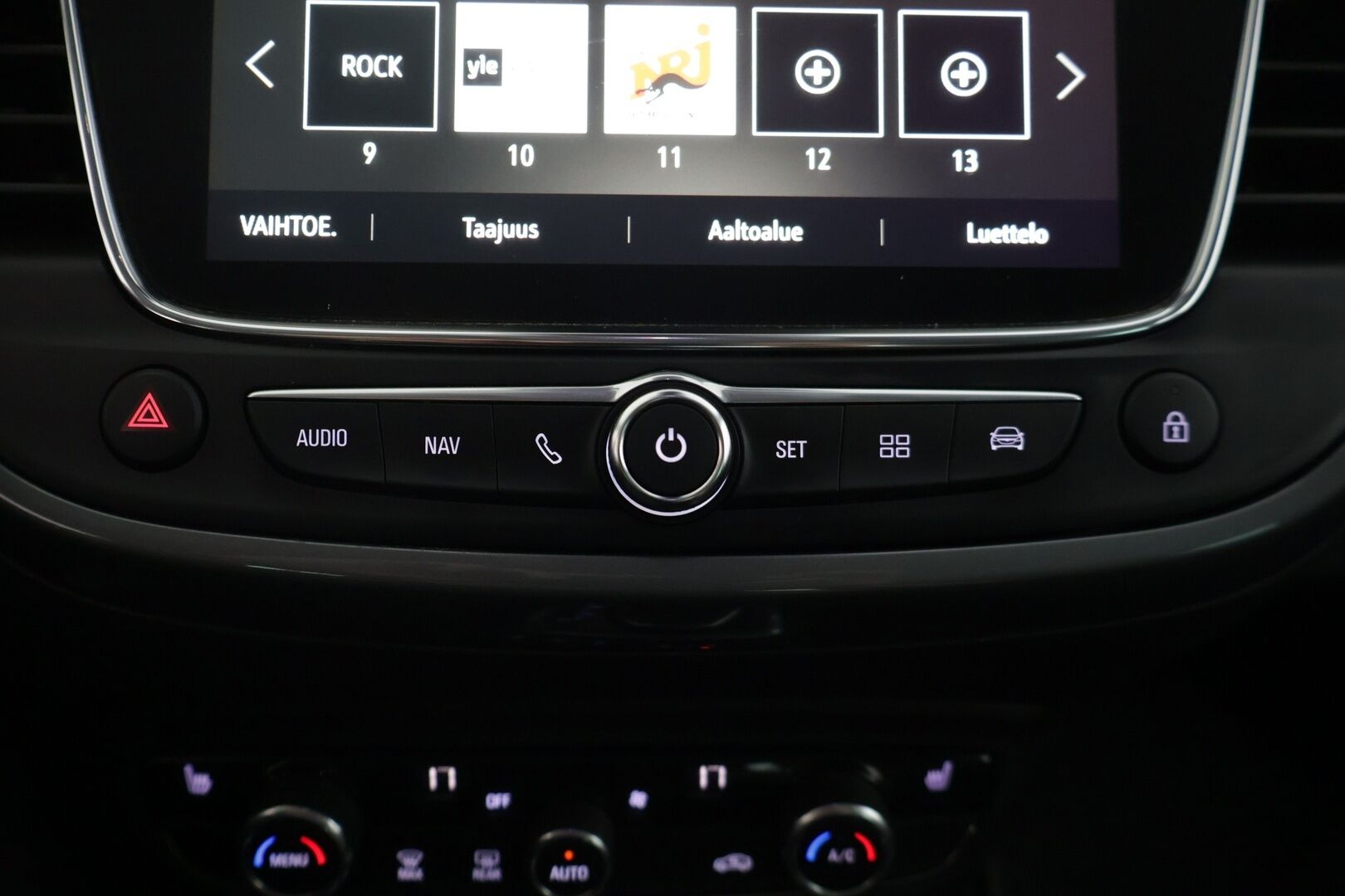 Opel Crossland 2021 Innovation Plus 130 Turbo A - | Vakionopeudensäädin | 360-kamera | BLIS | Peruutuskamera | Tutkat edessä ja takana | Navi | Lämmitetty ratti | Lohkolämmitin sisäpistokkeella | Jakopää tehty |