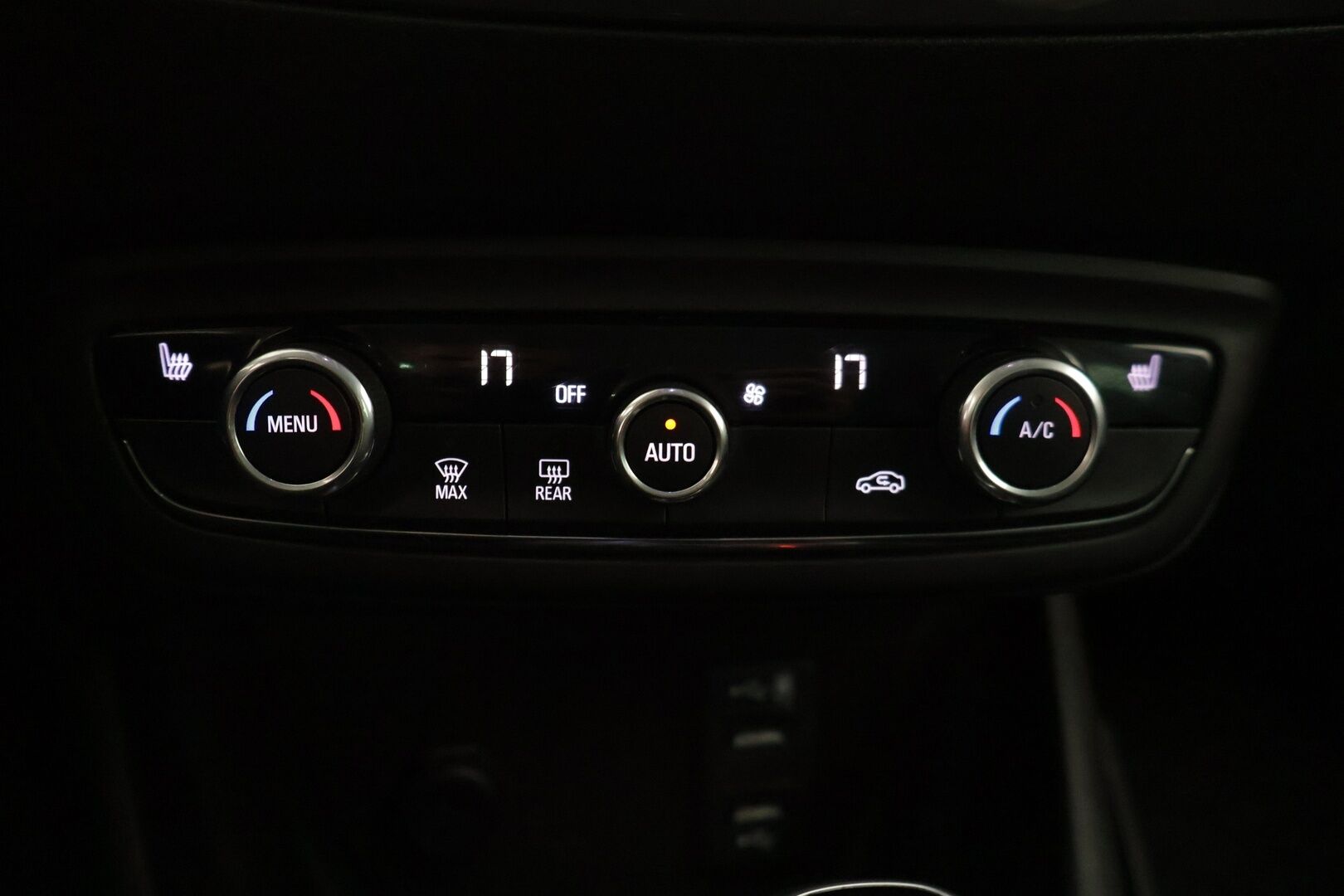 Opel Crossland 2021 Innovation Plus 130 Turbo A - | Vakionopeudensäädin | 360-kamera | BLIS | Peruutuskamera | Tutkat edessä ja takana | Navi | Lämmitetty ratti | Lohkolämmitin sisäpistokkeella | Jakopää tehty |