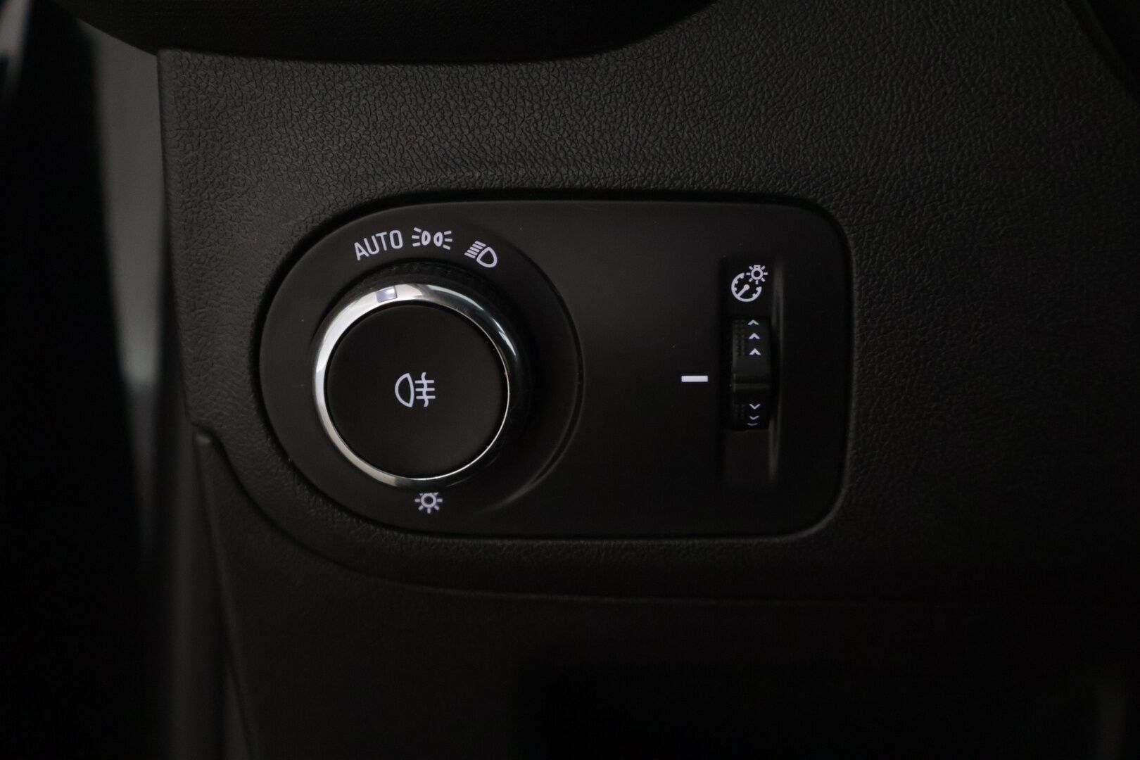 Opel Crossland 2021 Innovation Plus 130 Turbo A - | Vakionopeudensäädin | 360-kamera | BLIS | Peruutuskamera | Tutkat edessä ja takana | Navi | Lämmitetty ratti | Lohkolämmitin sisäpistokkeella | Jakopää tehty |