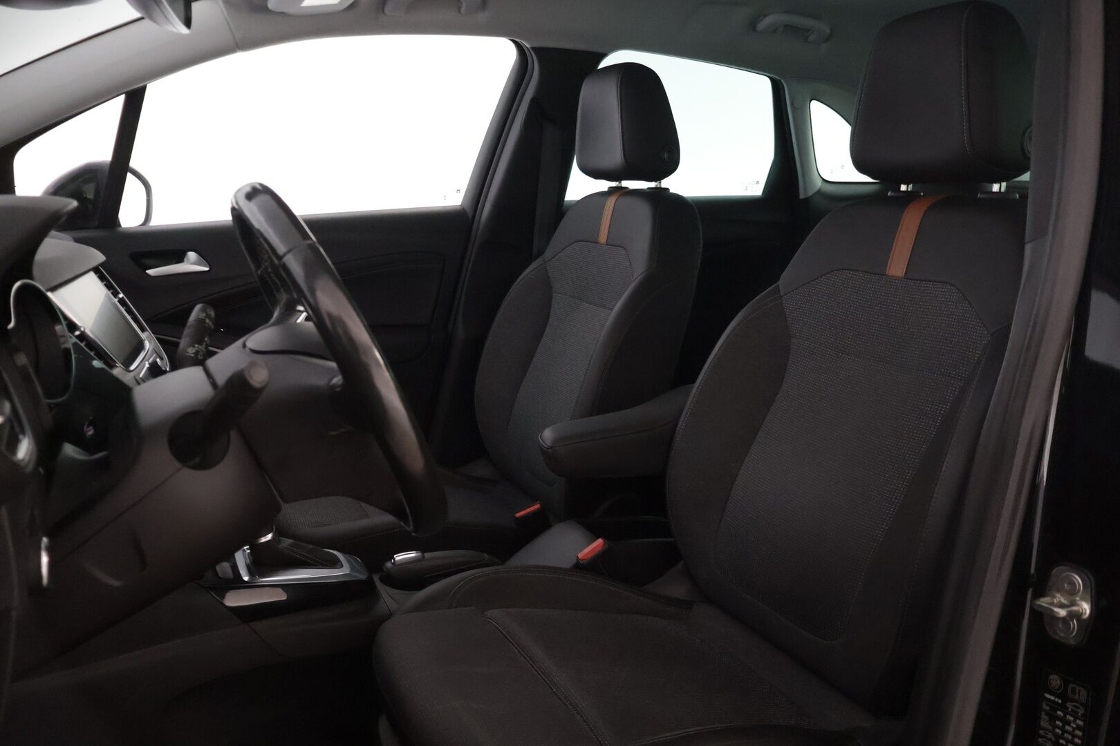 Opel Crossland 2021 Innovation Plus 130 Turbo A - | Vakionopeudensäädin | 360-kamera | BLIS | Peruutuskamera | Tutkat edessä ja takana | Navi | Lämmitetty ratti | Lohkolämmitin sisäpistokkeella | Jakopää tehty |