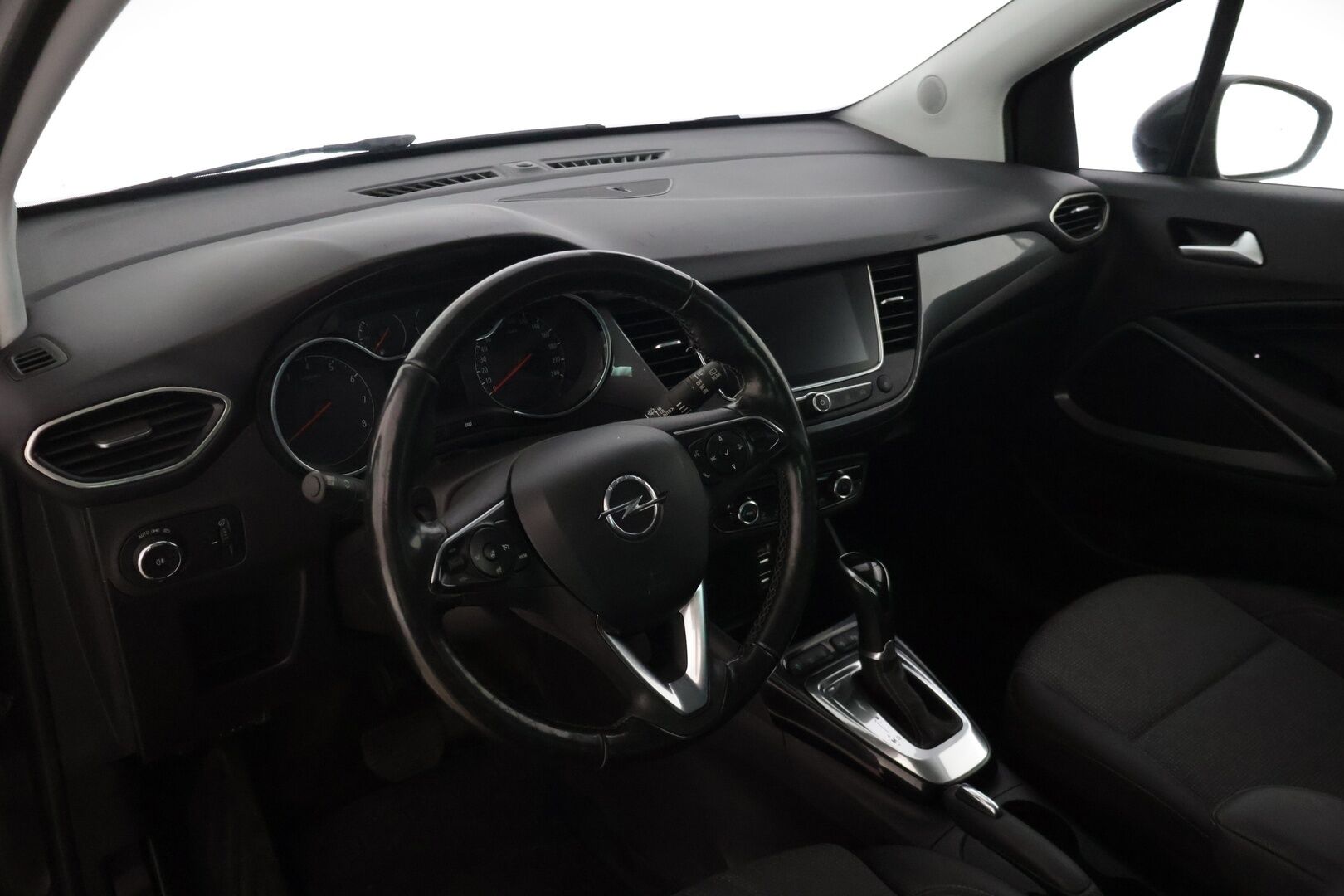 Opel Crossland 2021 Innovation Plus 130 Turbo A - | Vakionopeudensäädin | 360-kamera | BLIS | Peruutuskamera | Tutkat edessä ja takana | Navi | Lämmitetty ratti | Lohkolämmitin sisäpistokkeella | Jakopää tehty |