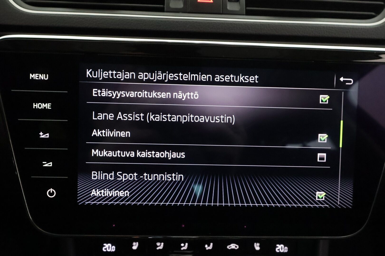 Skoda Superb 2018 Combi 2,0 TDI 190 4x4 L&K DSG Autom. - | ACC | Webasto | Koukku | Hierova muistipenkki | Canton | Ilmastoidut Nahat | P.Kamera | LED | Apple&Android | Kahdet Renkaat | Merkkihuollettu |