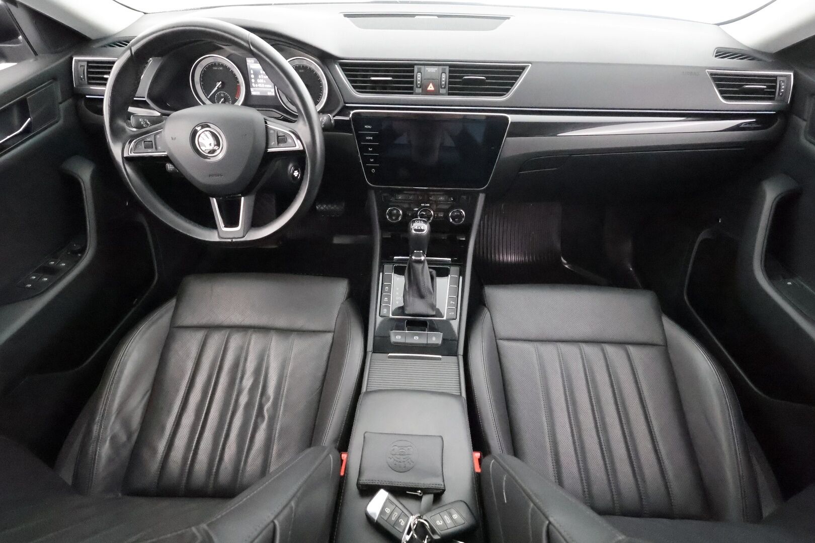 Skoda Superb 2018 Combi 2,0 TDI 190 4x4 L&K DSG Autom. - | ACC | Webasto | Koukku | Hierova muistipenkki | Canton | Ilmastoidut Nahat | P.Kamera | LED | Apple&Android | Kahdet Renkaat | Merkkihuollettu |