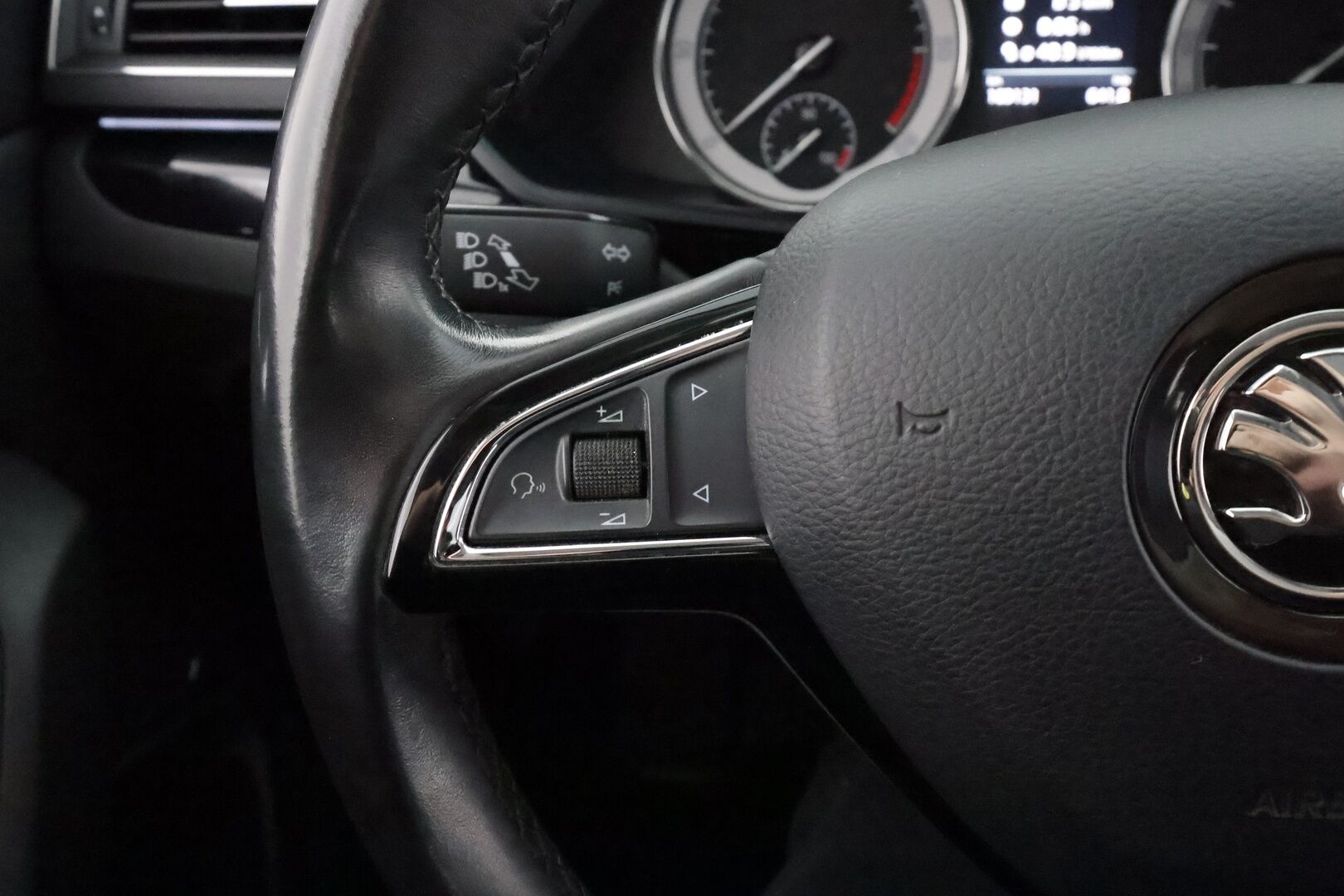 Skoda Superb 2018 Combi 2,0 TDI 190 4x4 L&K DSG Autom. - | ACC | Webasto | Koukku | Hierova muistipenkki | Canton | Ilmastoidut Nahat | P.Kamera | LED | Apple&Android | Kahdet Renkaat | Merkkihuollettu |