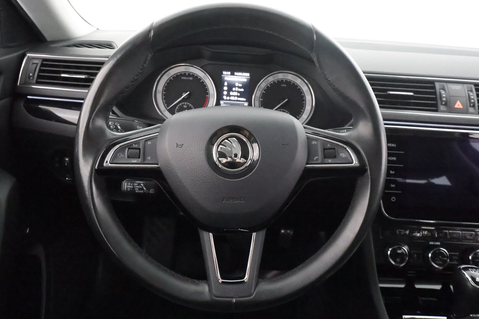 Skoda Superb 2018 Combi 2,0 TDI 190 4x4 L&K DSG Autom. - | ACC | Webasto | Koukku | Hierova muistipenkki | Canton | Ilmastoidut Nahat | P.Kamera | LED | Apple&Android | Kahdet Renkaat | Merkkihuollettu |