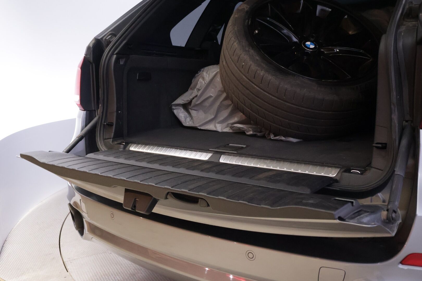 BMW X5 2016 F15 xDrive40e A M-sport YritysOutlet - Myydään vain yrityksille - *SOH 81% / Prof.Navi / Vakkari / Comfort penkit / Nahkapenkit / Keylessgo*