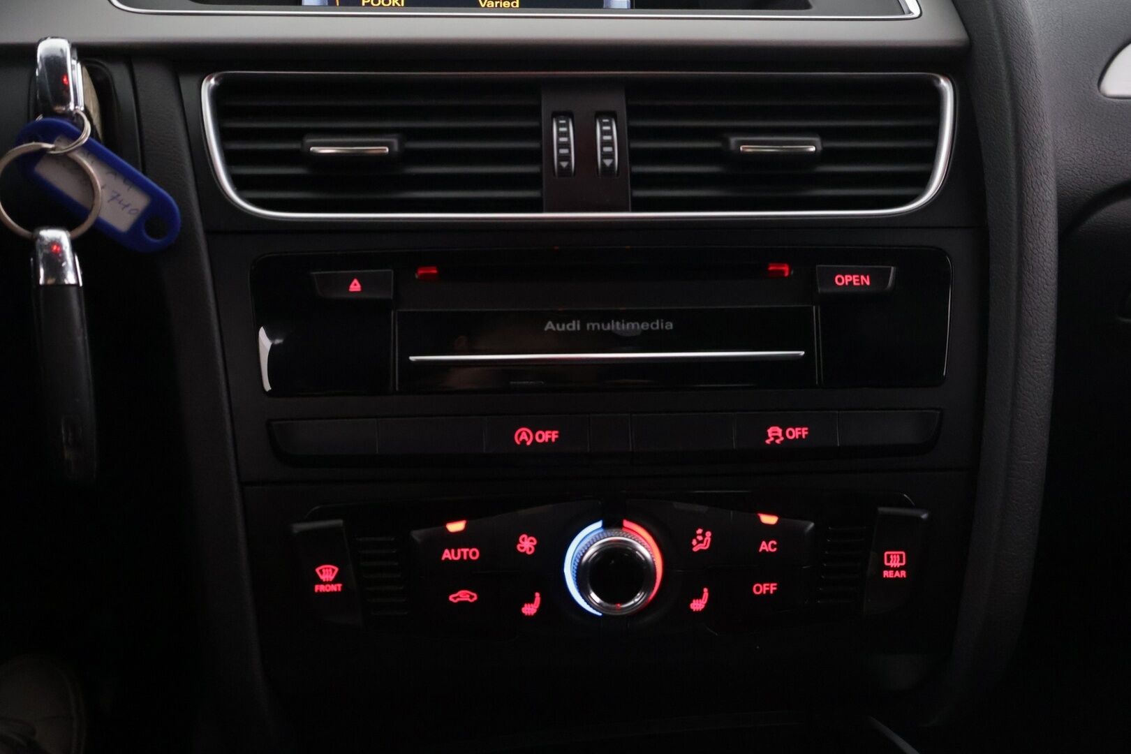 Audi A4 2014 Avant Business Sport 3,0 TDI 150kW S-Line */ Vakkari / Navi / Sport-penkit / Huoltokirja / 2x renkaat /* - *MYYDÄÄN HUUTOKAUPAT.COM*