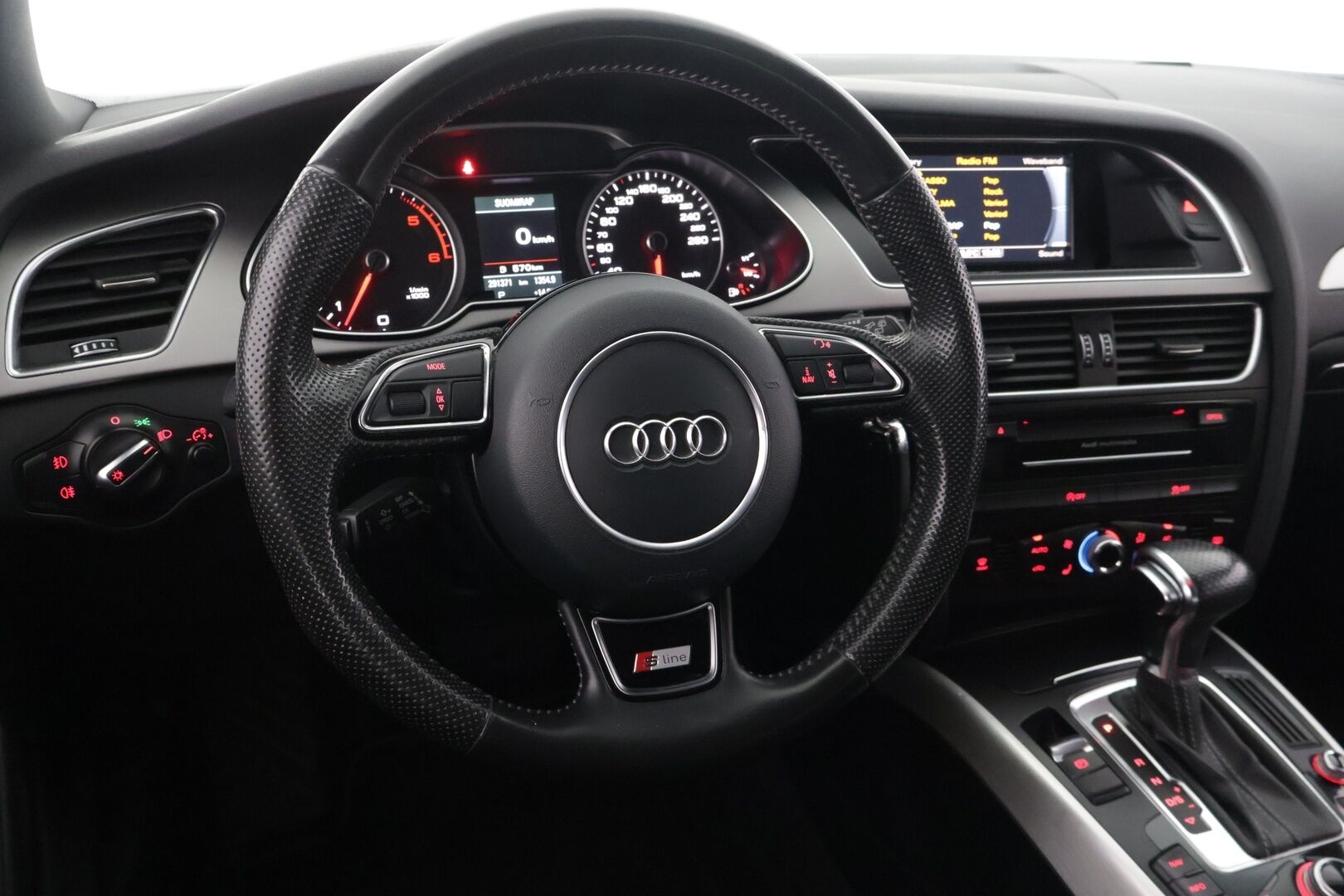 Audi A4 2014 Avant Business Sport 3,0 TDI 150kW S-Line */ Vakkari / Navi / Sport-penkit / Huoltokirja / 2x renkaat /* - *MYYDÄÄN HUUTOKAUPAT.COM*