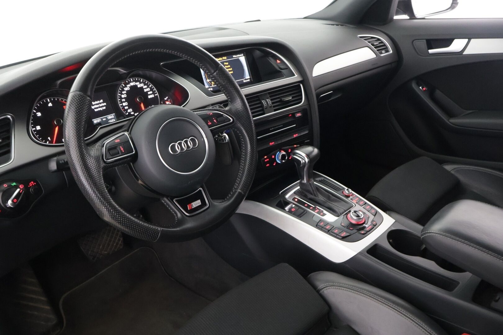 Audi A4 2014 Avant Business Sport 3,0 TDI 150kW S-Line */ Vakkari / Navi / Sport-penkit / Huoltokirja / 2x renkaat /* - *MYYDÄÄN HUUTOKAUPAT.COM*