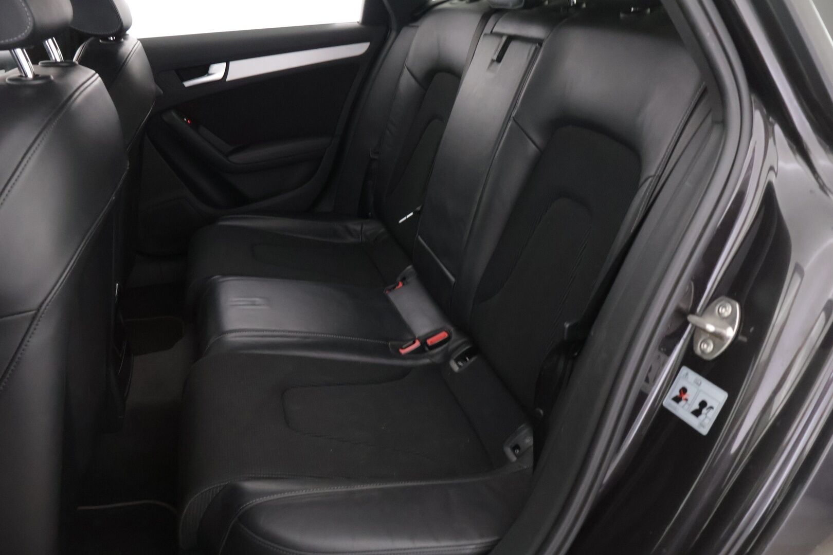 Audi A4 2014 Avant Business Sport 3,0 TDI 150kW S-Line */ Vakkari / Navi / Sport-penkit / Huoltokirja / 2x renkaat /* - *MYYDÄÄN HUUTOKAUPAT.COM*