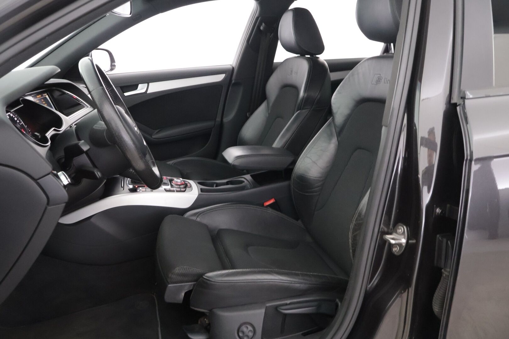 Audi A4 2014 Avant Business Sport 3,0 TDI 150kW S-Line */ Vakkari / Navi / Sport-penkit / Huoltokirja / 2x renkaat /* - *MYYDÄÄN HUUTOKAUPAT.COM*